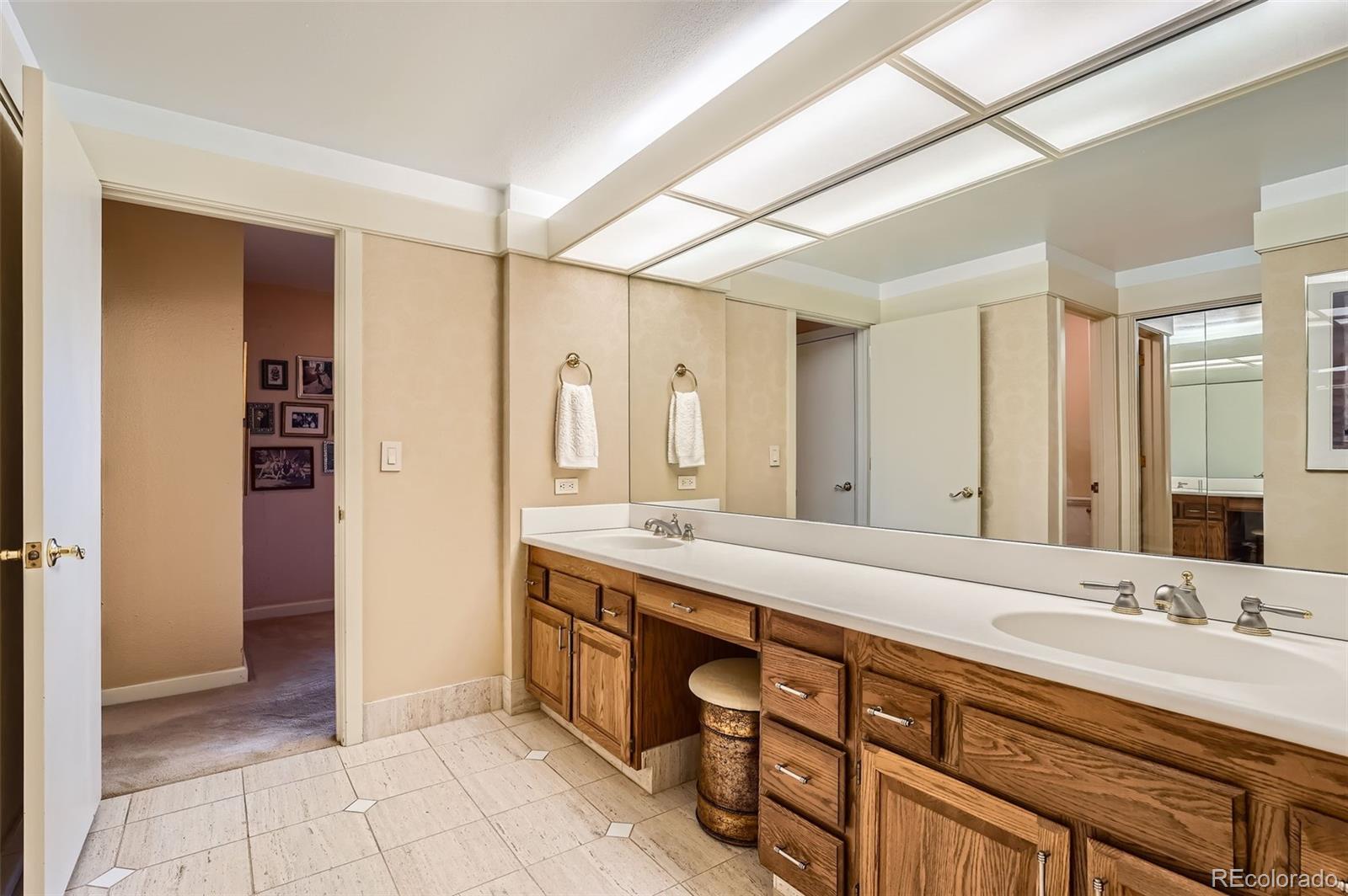 1900 E Girard Place Unit: 908