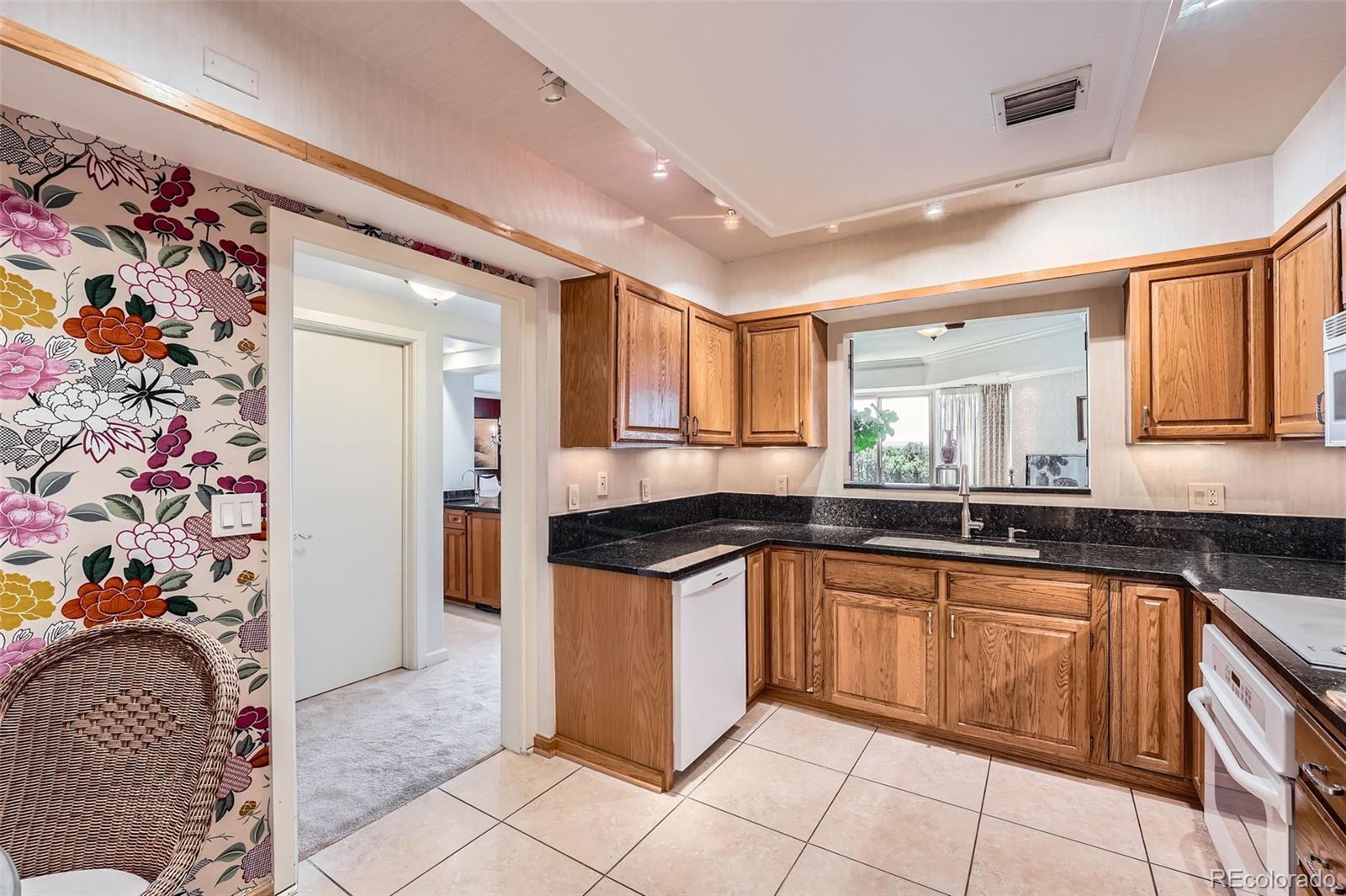 1900 E Girard Place Unit: 908