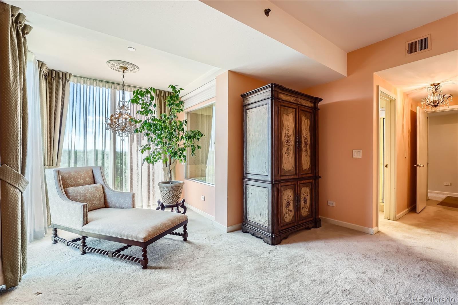 1900 E Girard Place Unit: 908