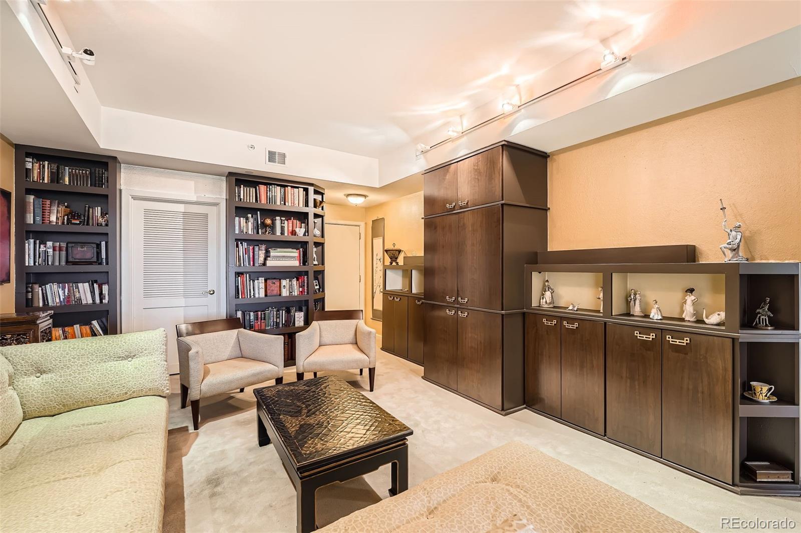 1900 E Girard Place Unit: 908