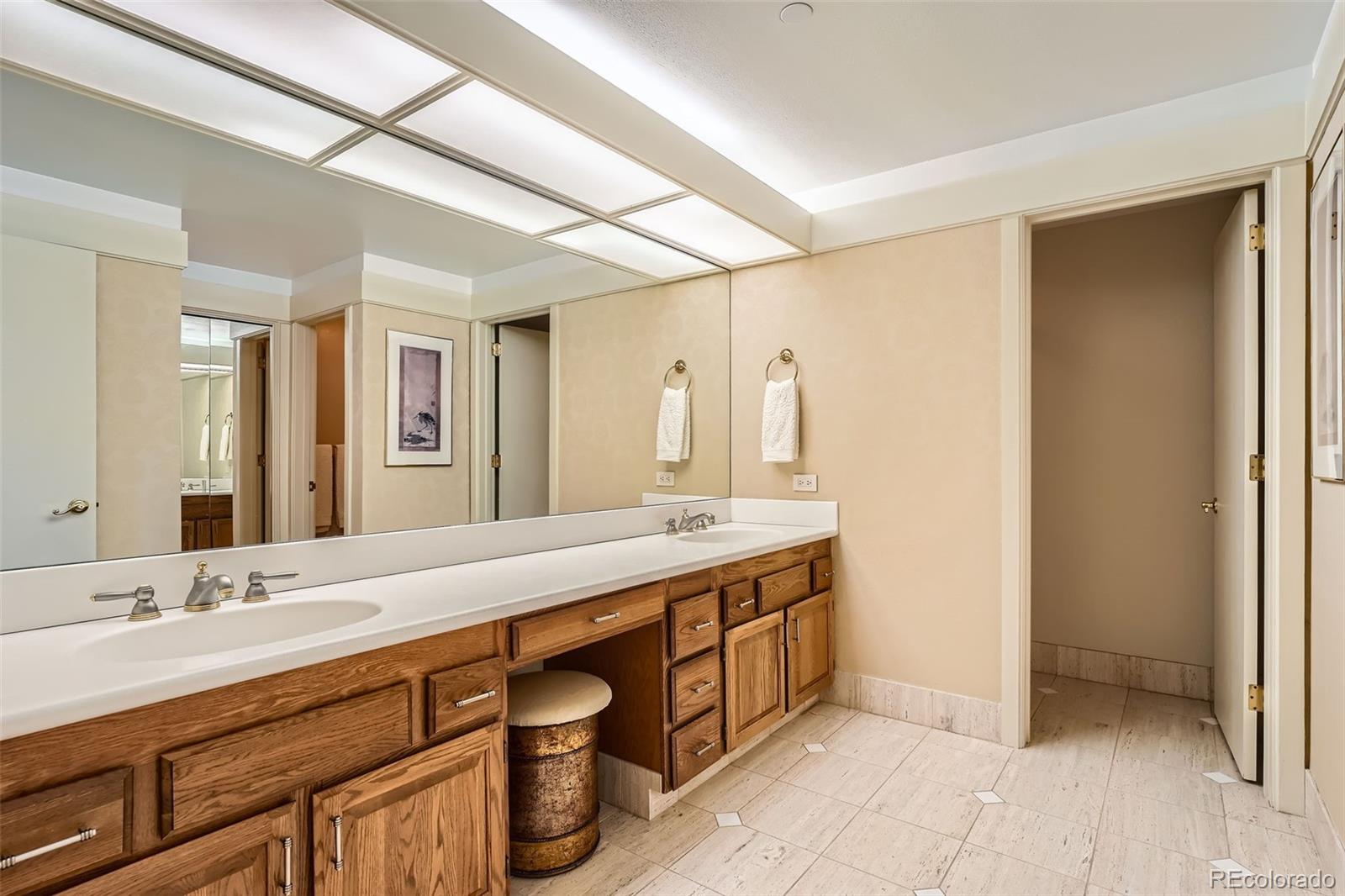 1900 E Girard Place Unit: 908