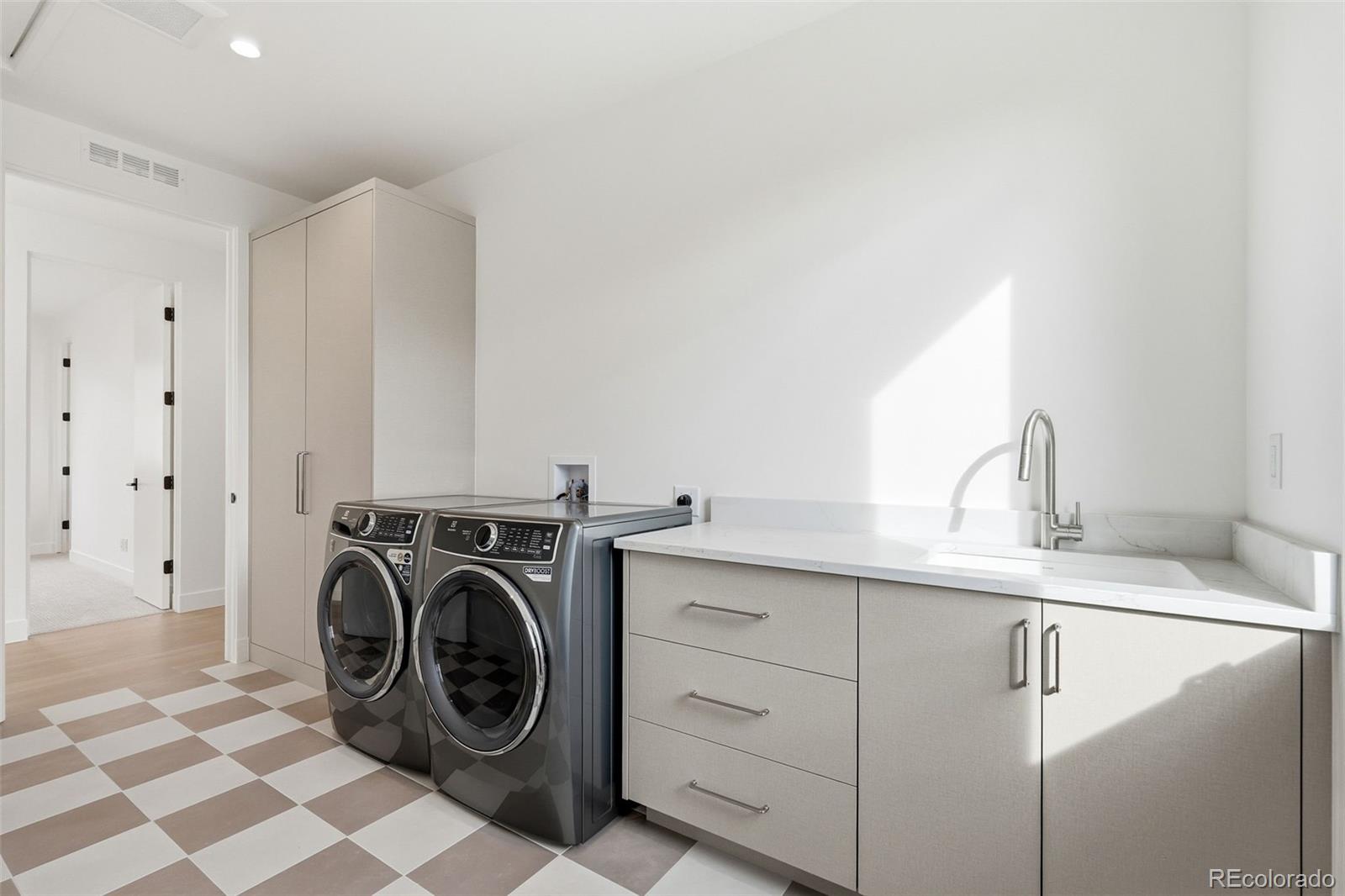 910 S Gaylord Street