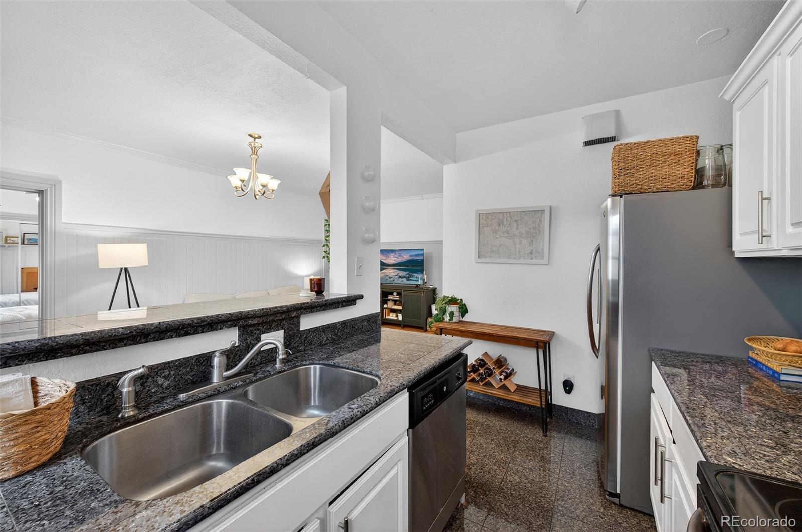 1376 N Pearl Street Unit: 203