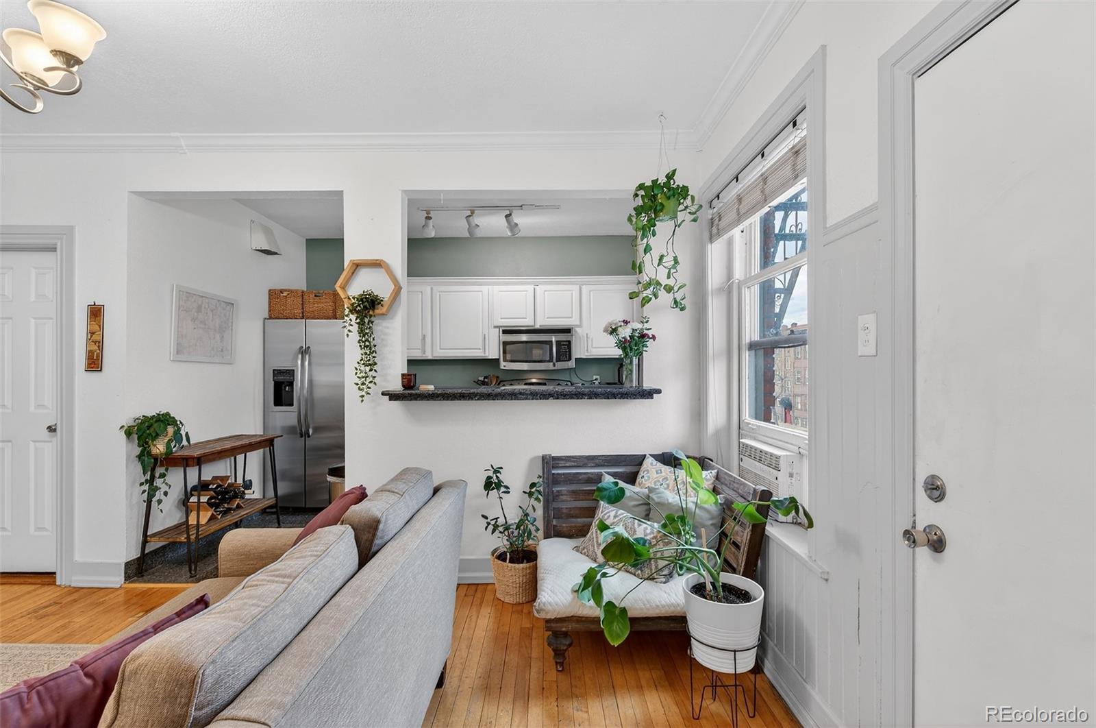 1376 N Pearl Street Unit: 203