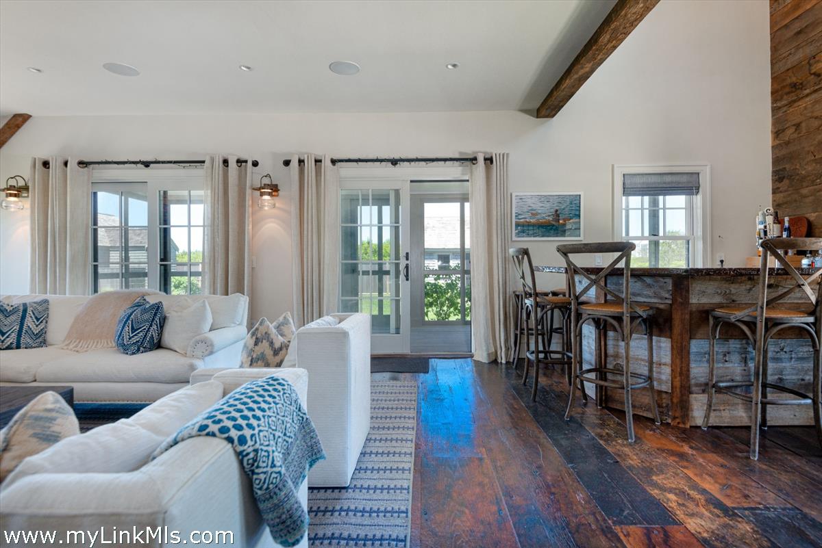 36 Warrens Landing Road