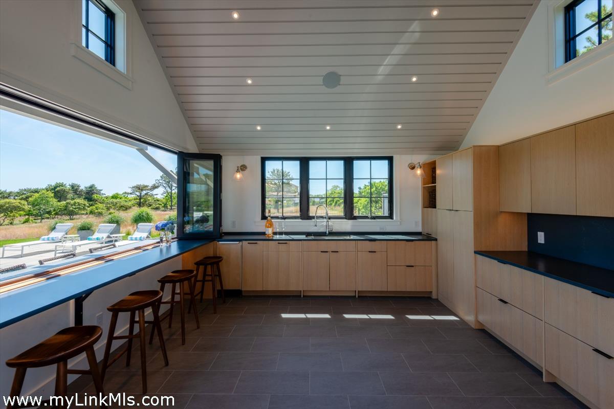 36 Warrens Landing Road