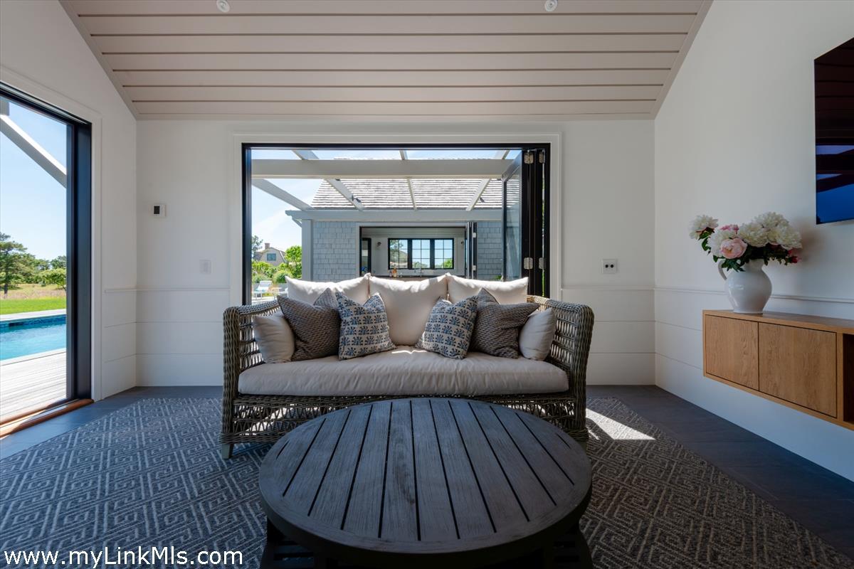 36 Warrens Landing Road