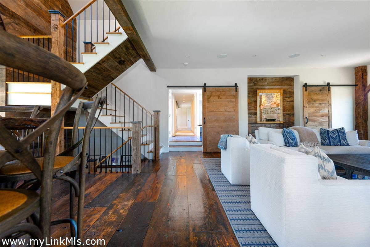 36 Warrens Landing Road