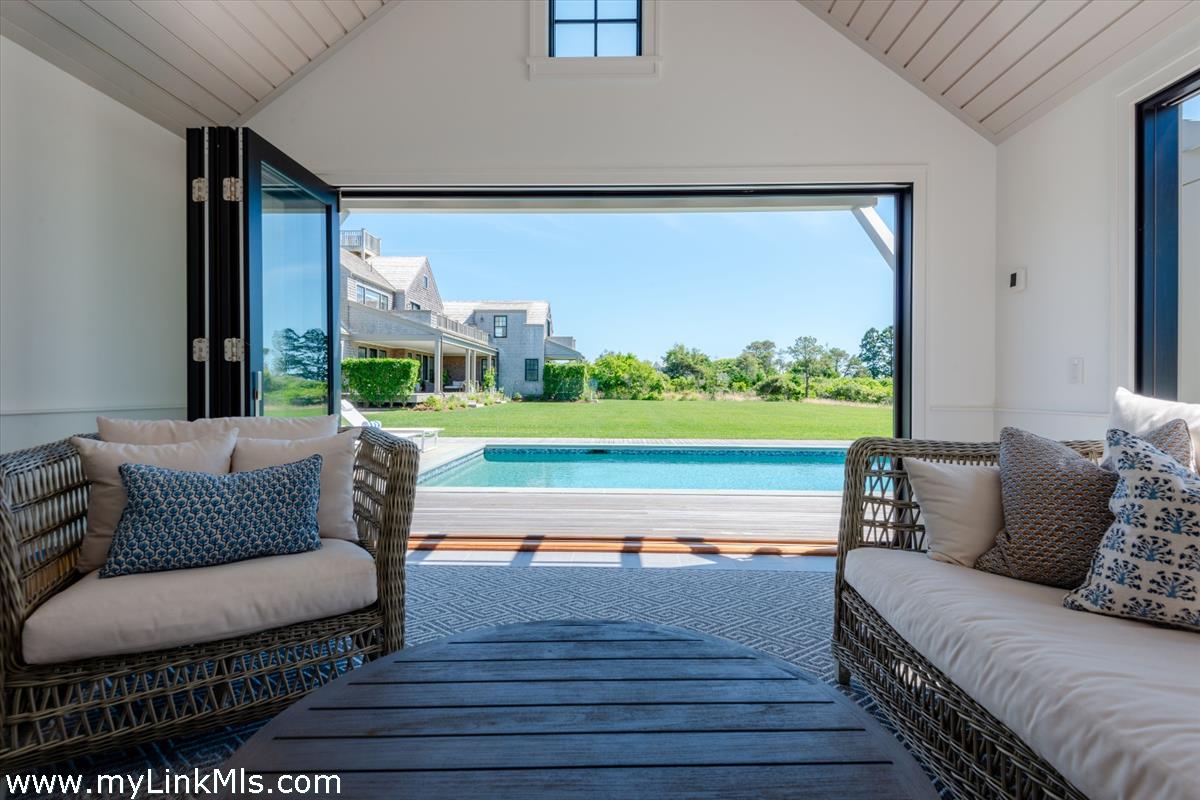 36 Warrens Landing Road