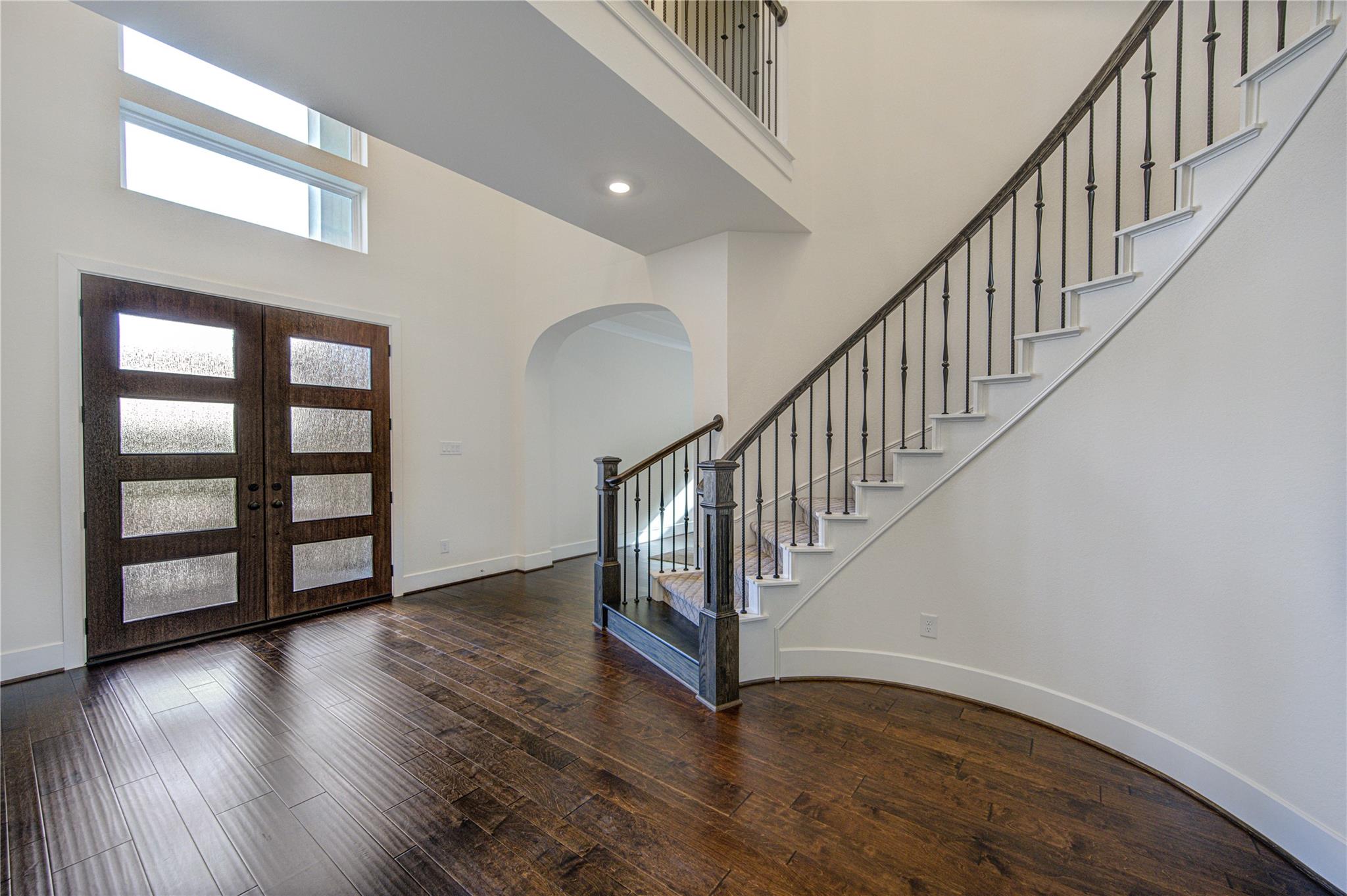 21339 Crescent Winged Drive