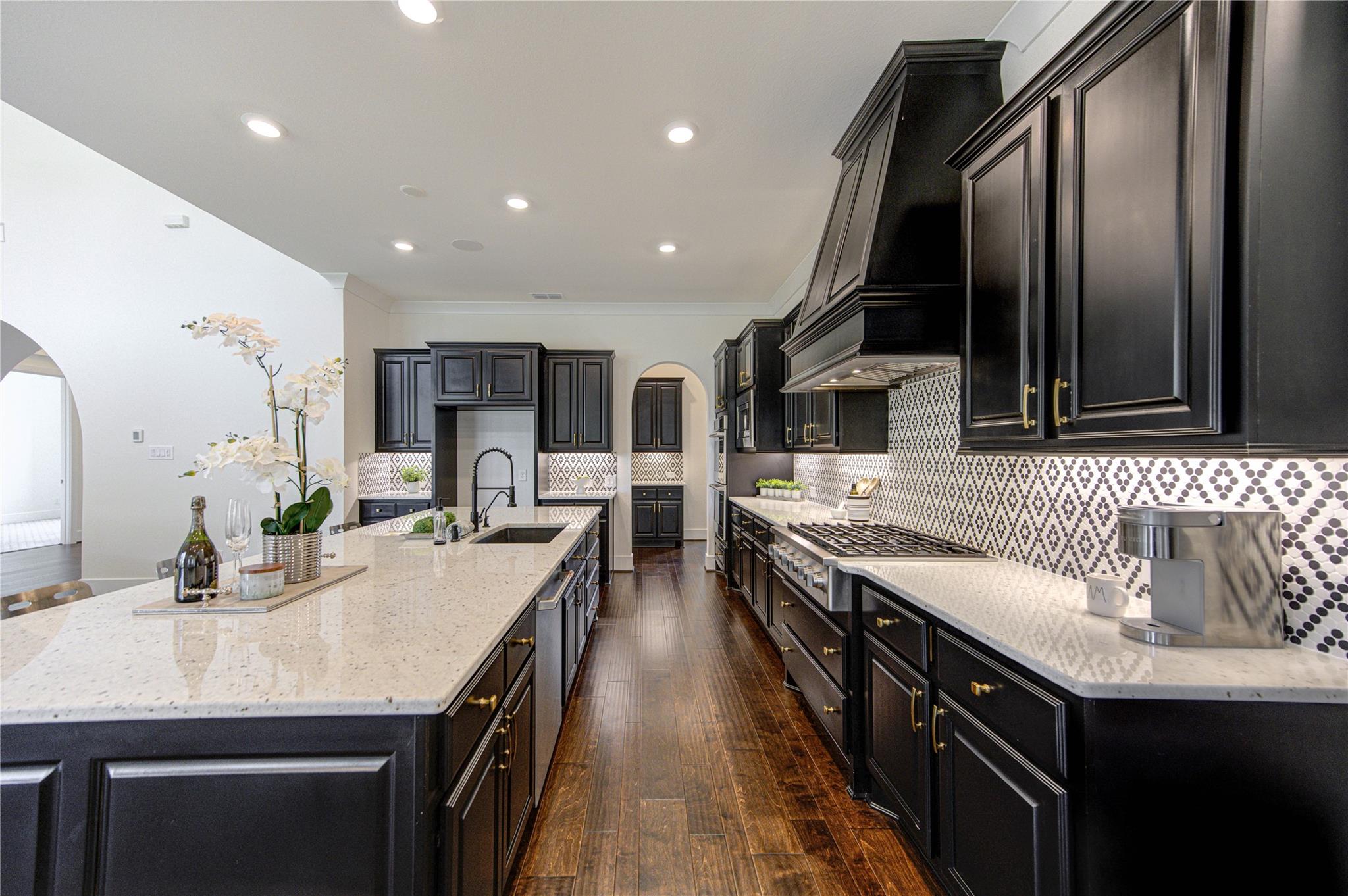 21339 Crescent Winged Drive