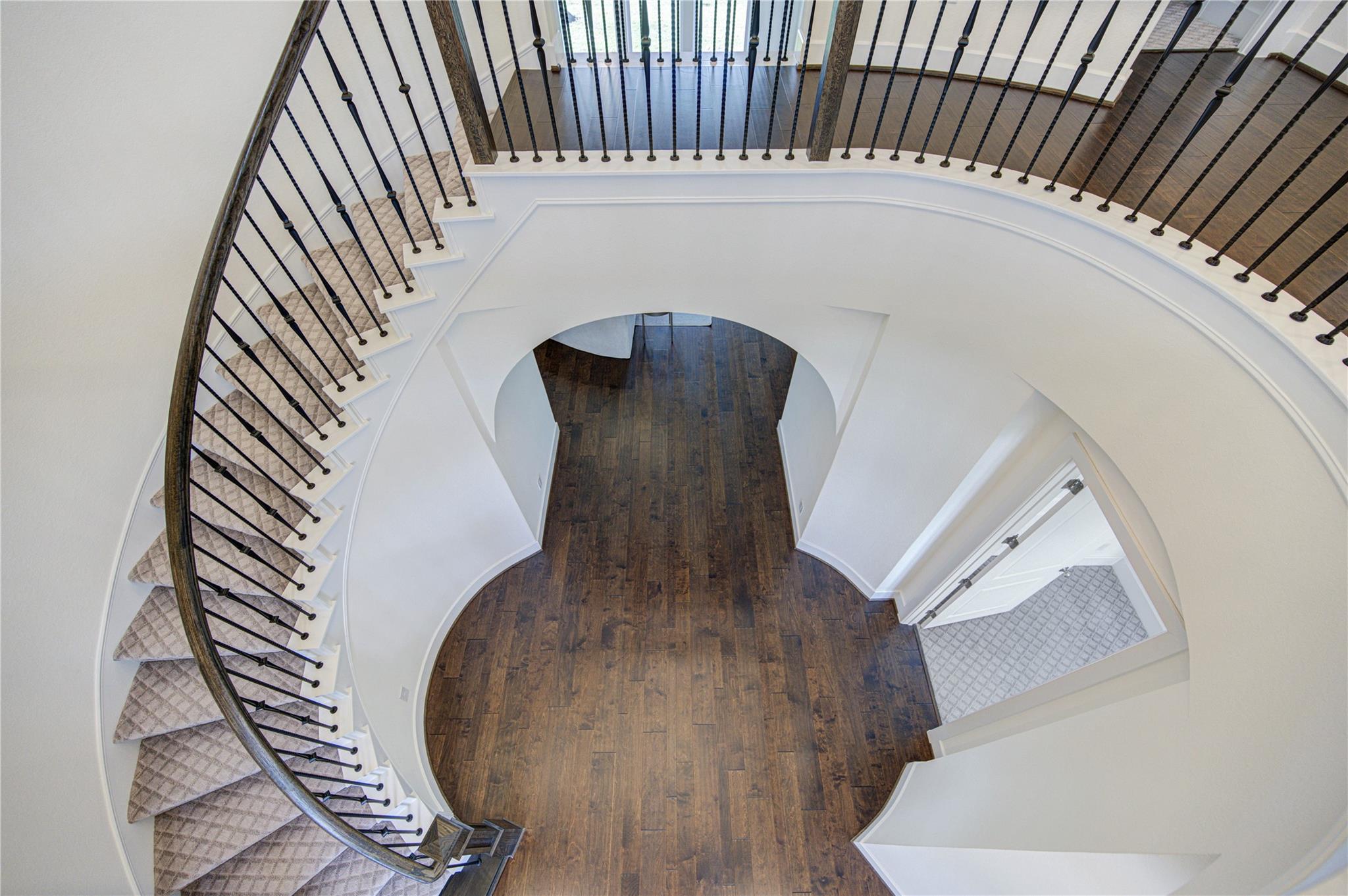 21339 Crescent Winged Drive