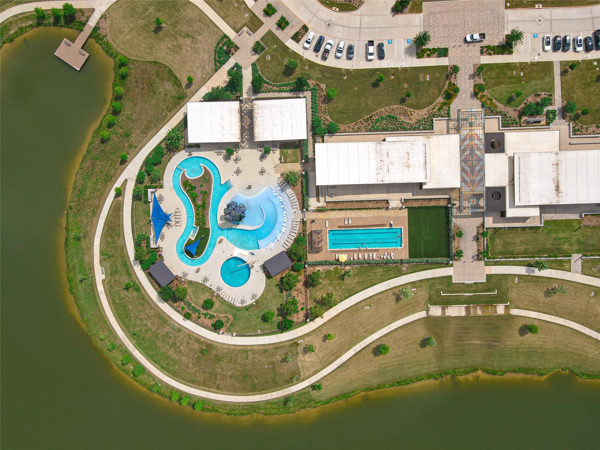 21339 Crescent Winged Drive