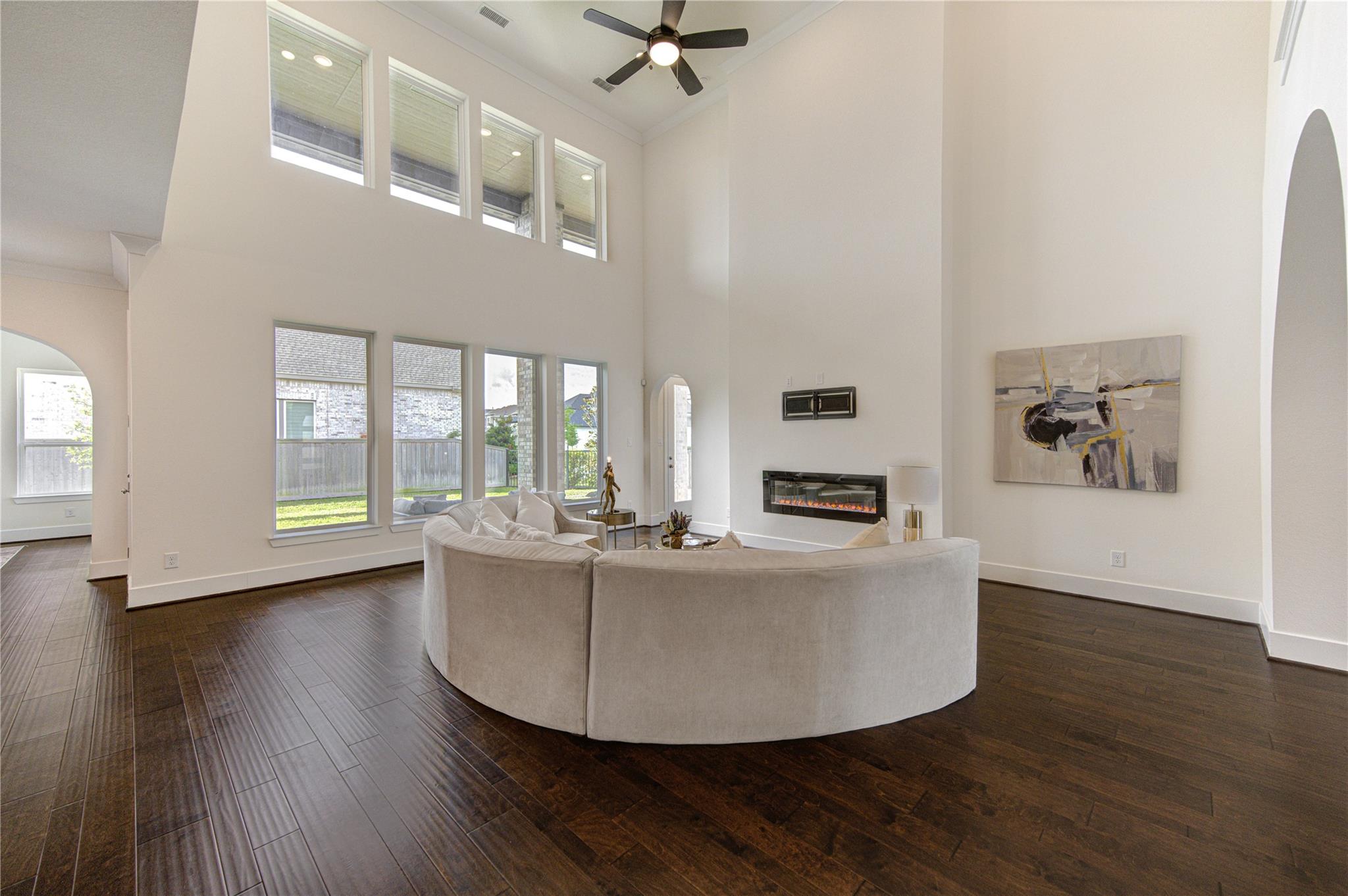 21339 Crescent Winged Drive