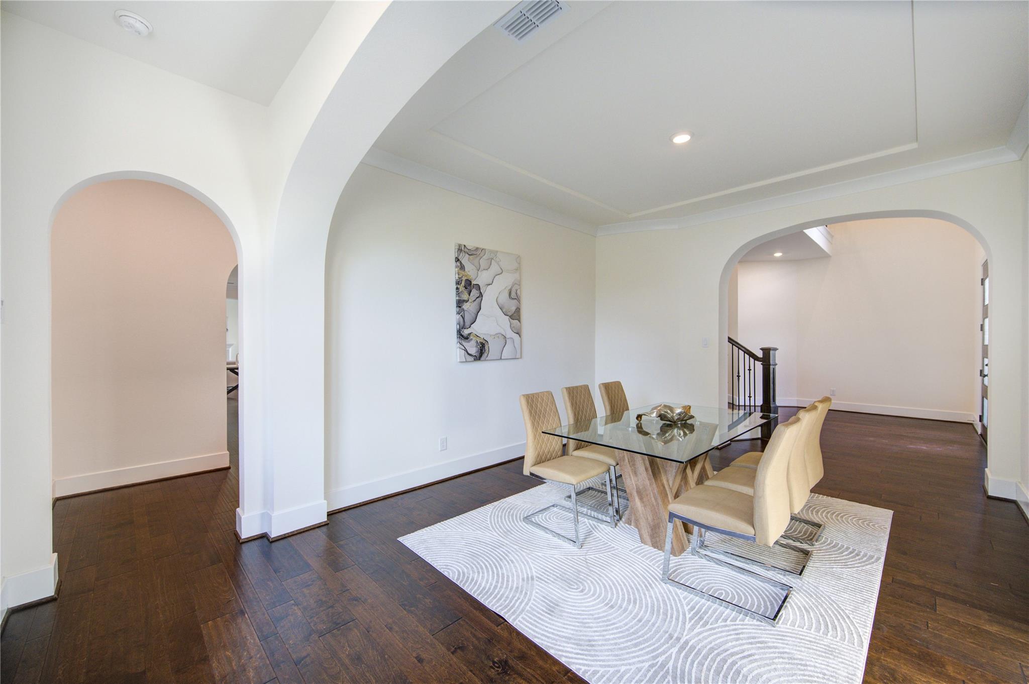 21339 Crescent Winged Drive