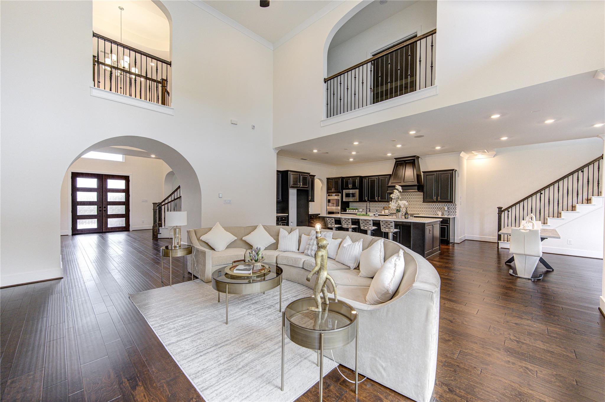 21339 Crescent Winged Drive