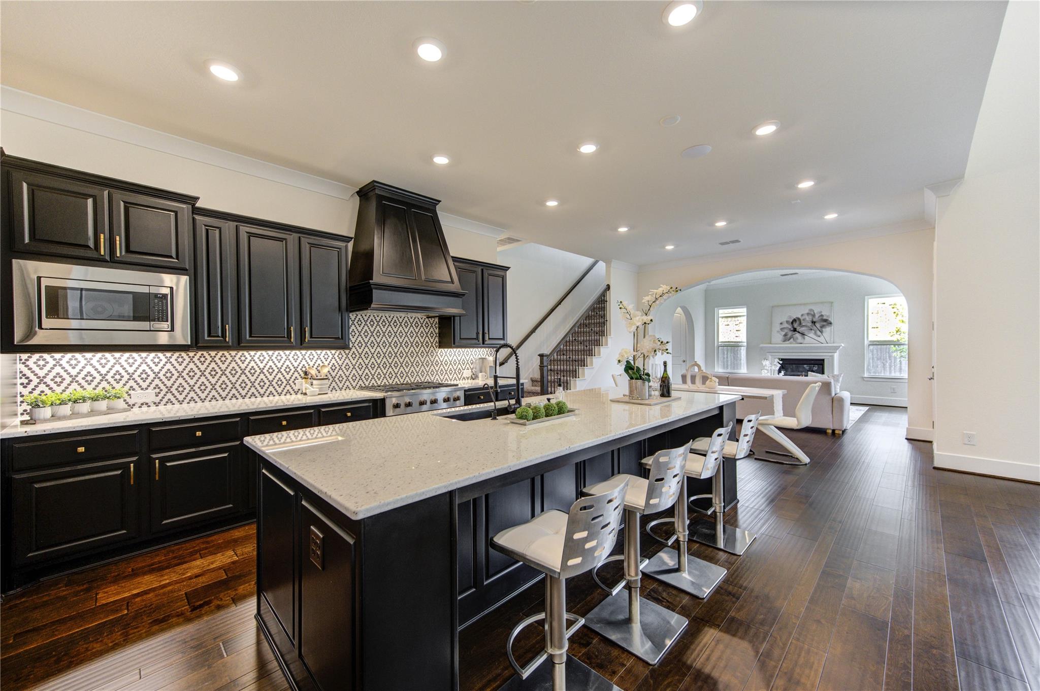 21339 Crescent Winged Drive