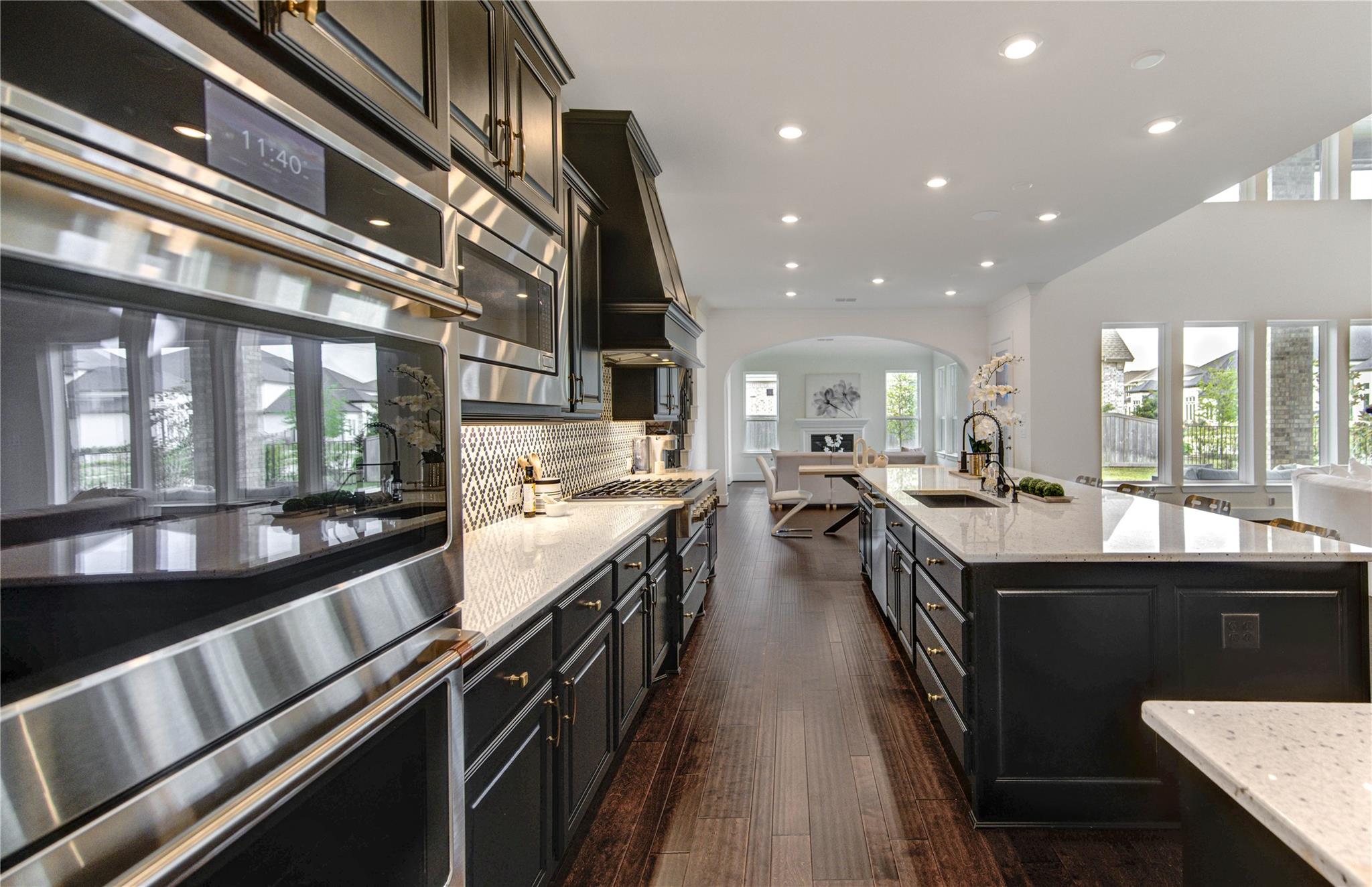 21339 Crescent Winged Drive