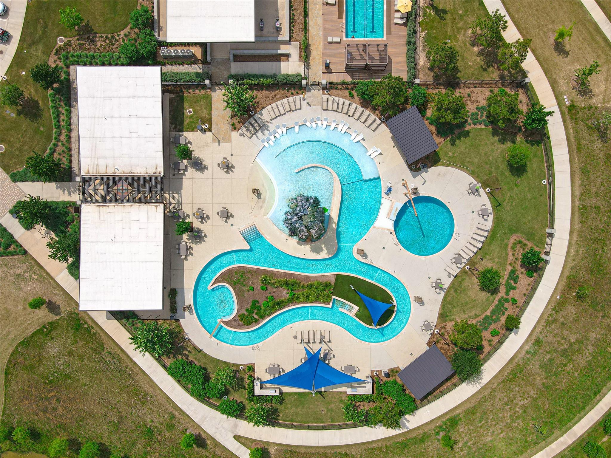 21339 Crescent Winged Drive