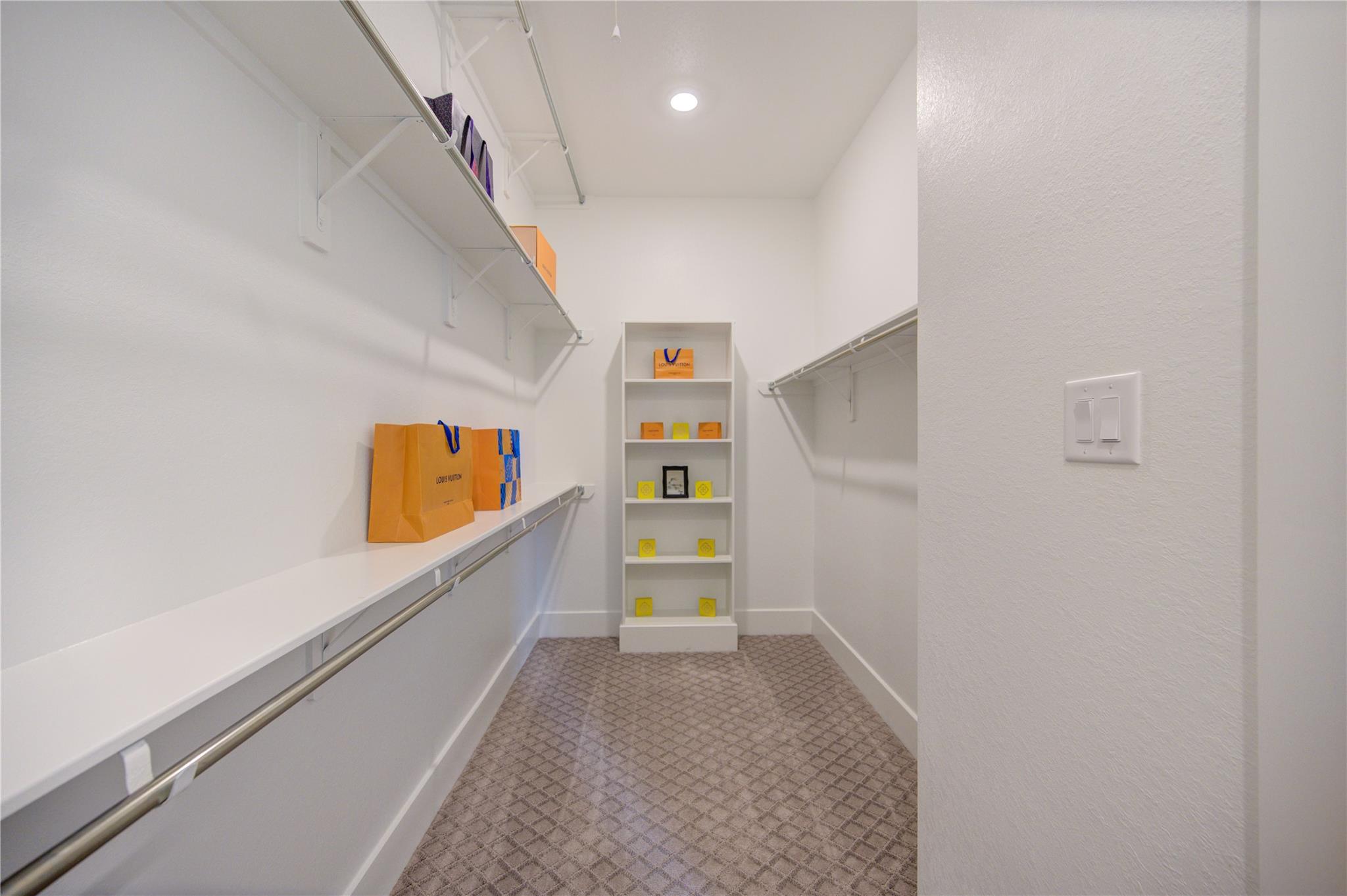 21339 Crescent Winged Drive