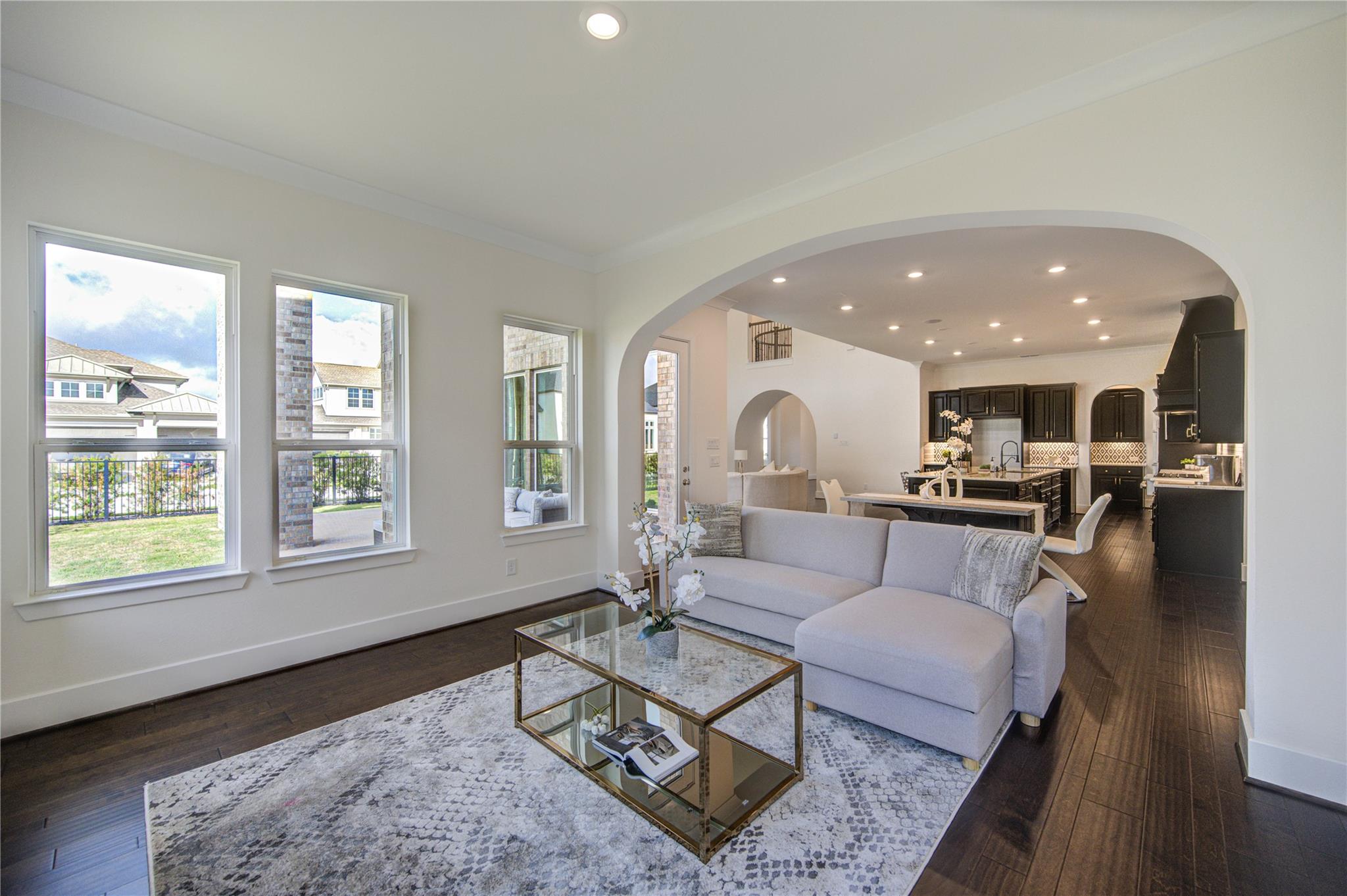 21339 Crescent Winged Drive