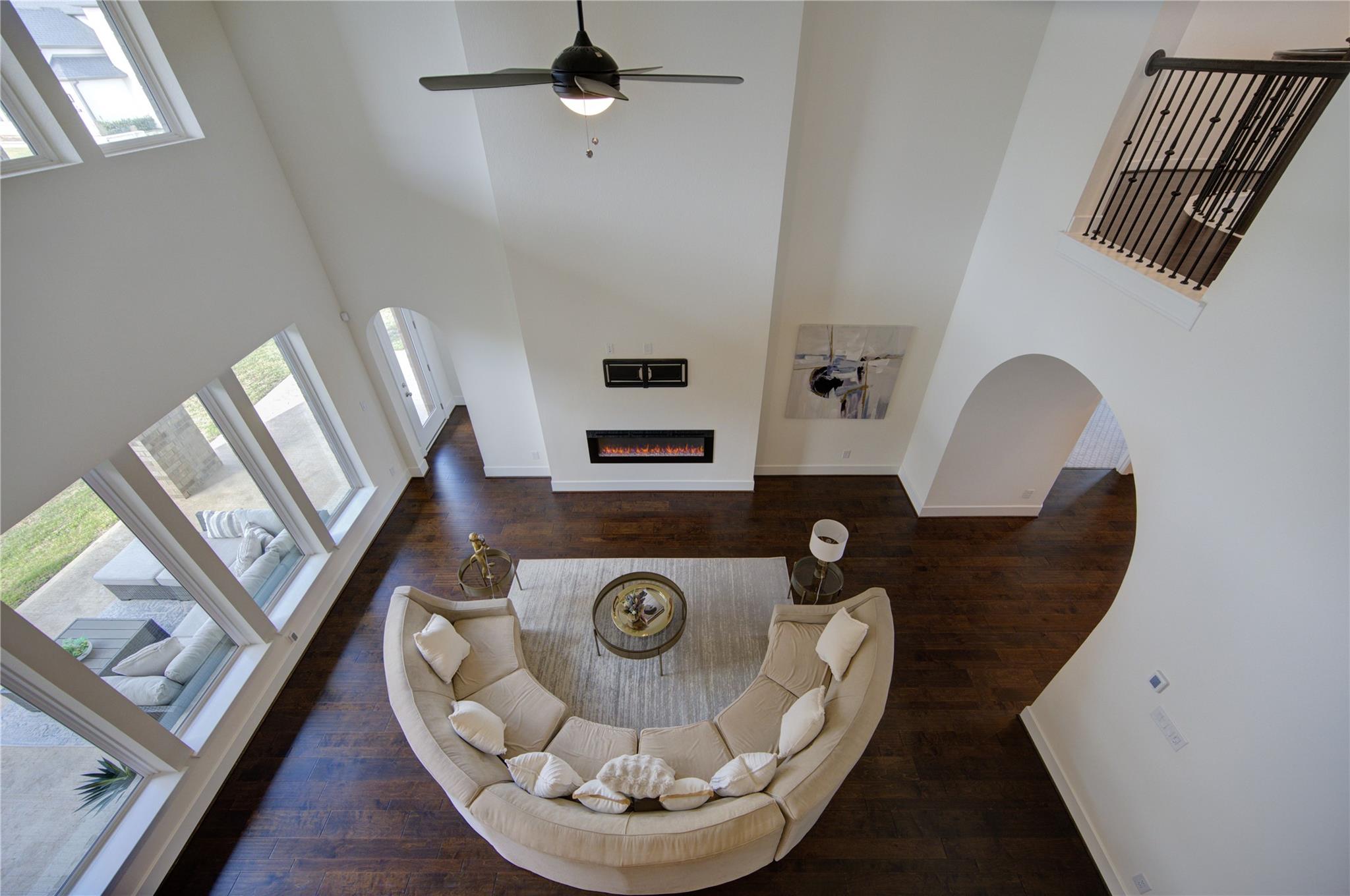 21339 Crescent Winged Drive