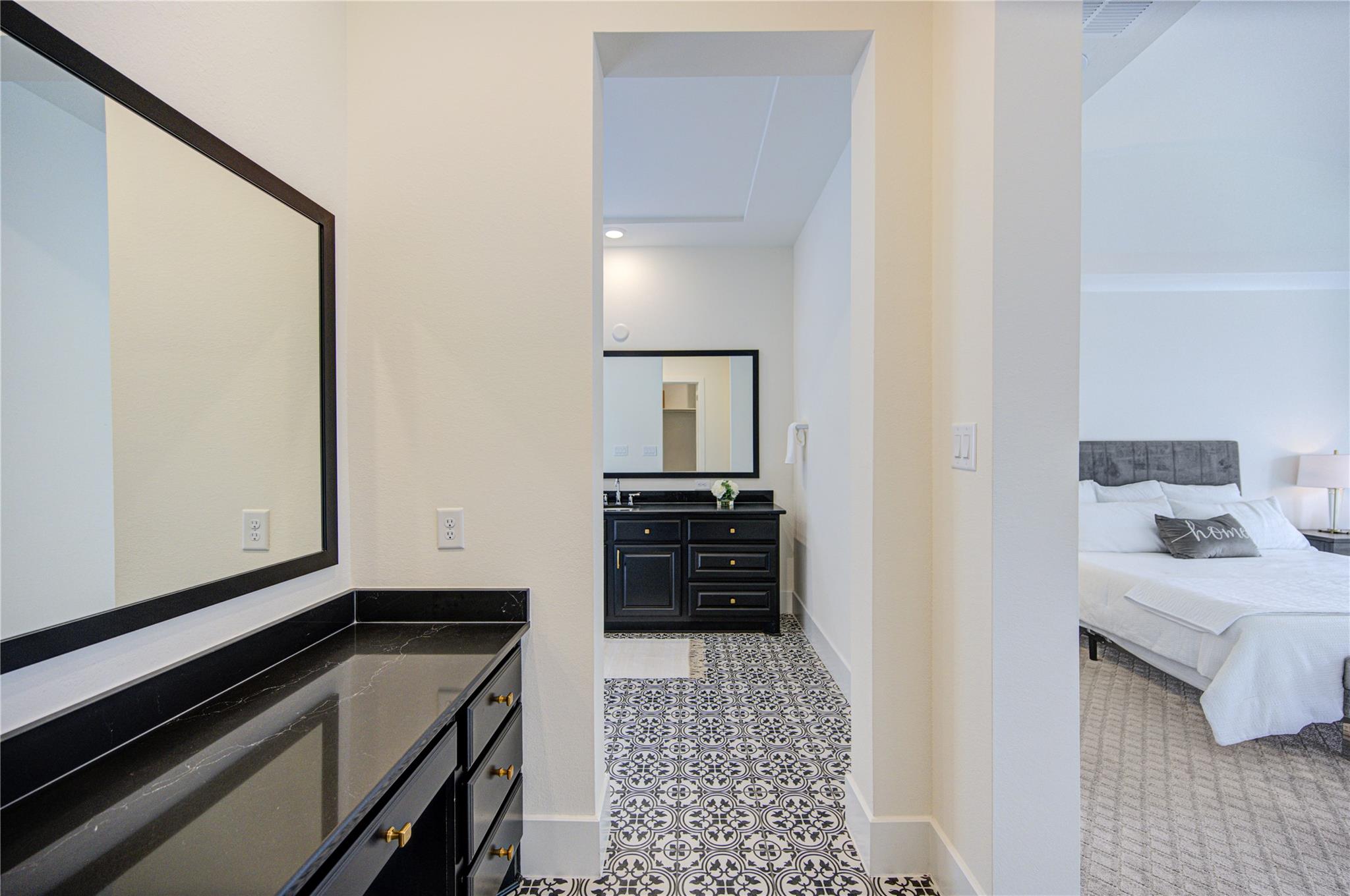 21339 Crescent Winged Drive