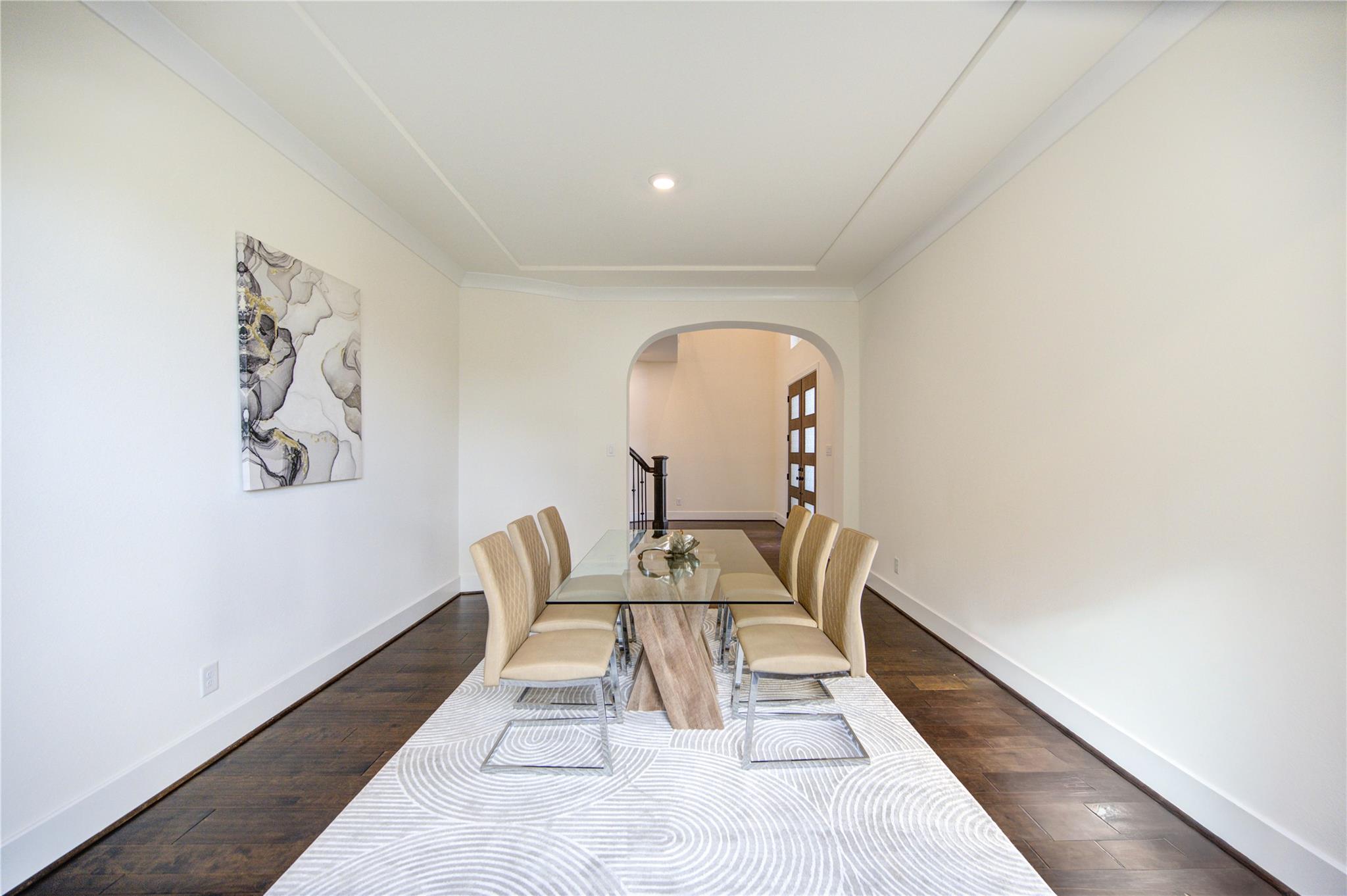 21339 Crescent Winged Drive