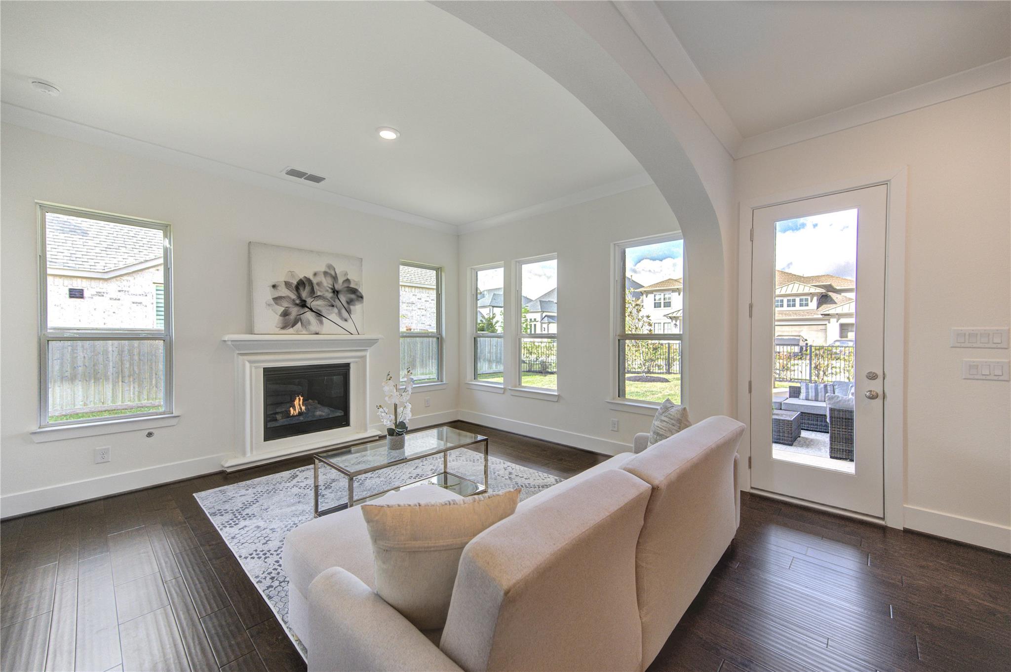 21339 Crescent Winged Drive