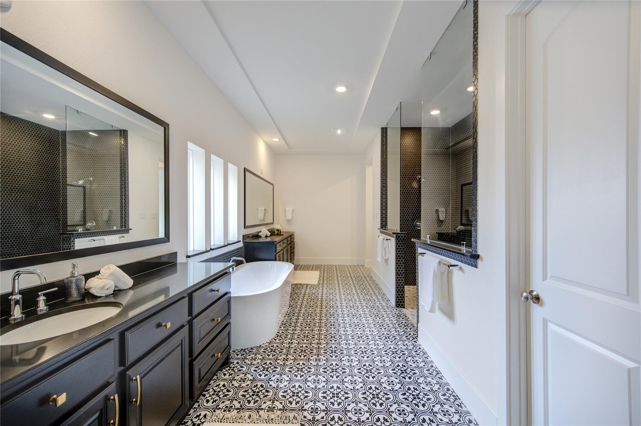 21339 Crescent Winged Drive