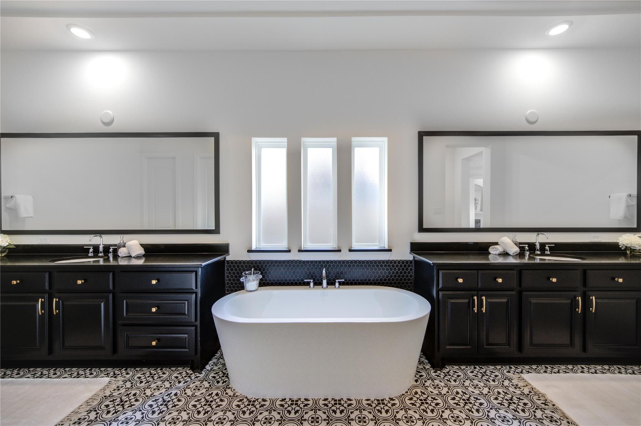 21339 Crescent Winged Drive