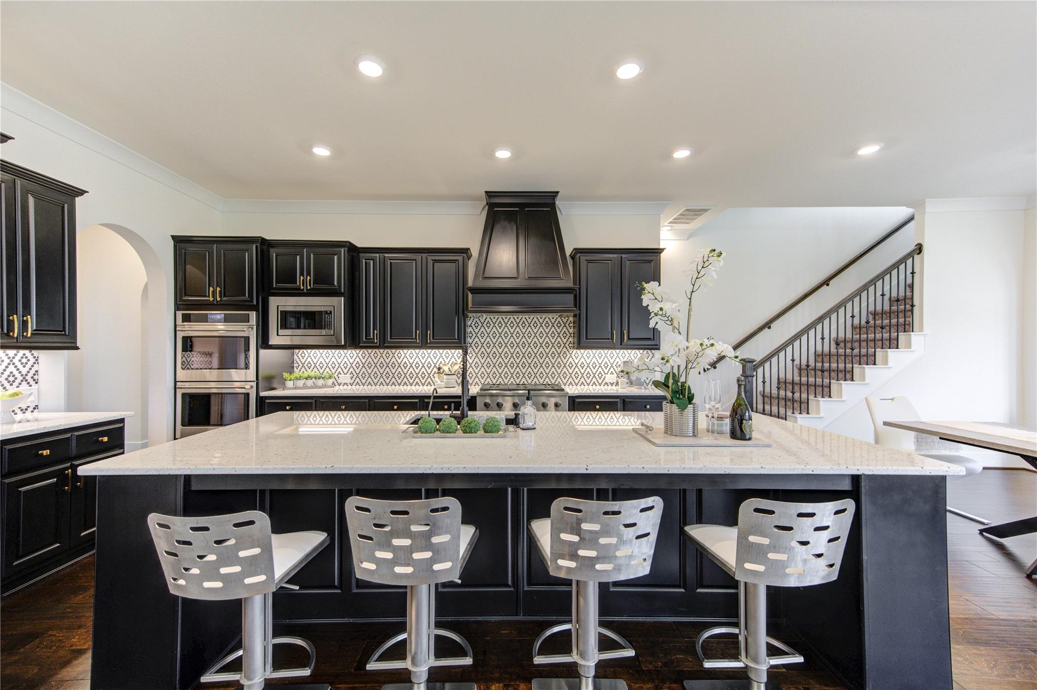 21339 Crescent Winged Drive