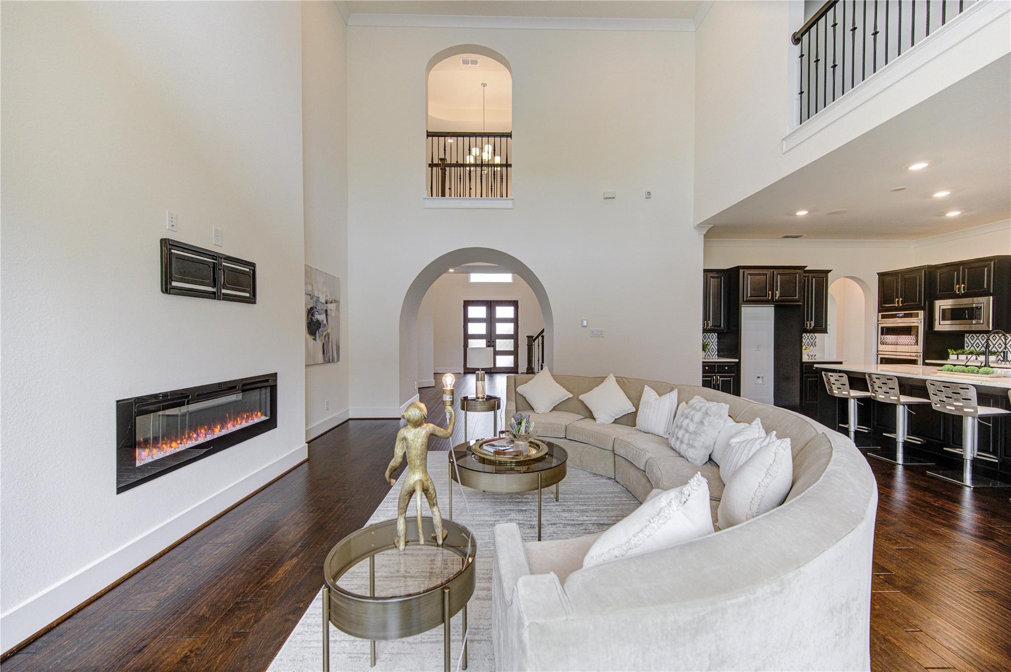 21339 Crescent Winged Drive