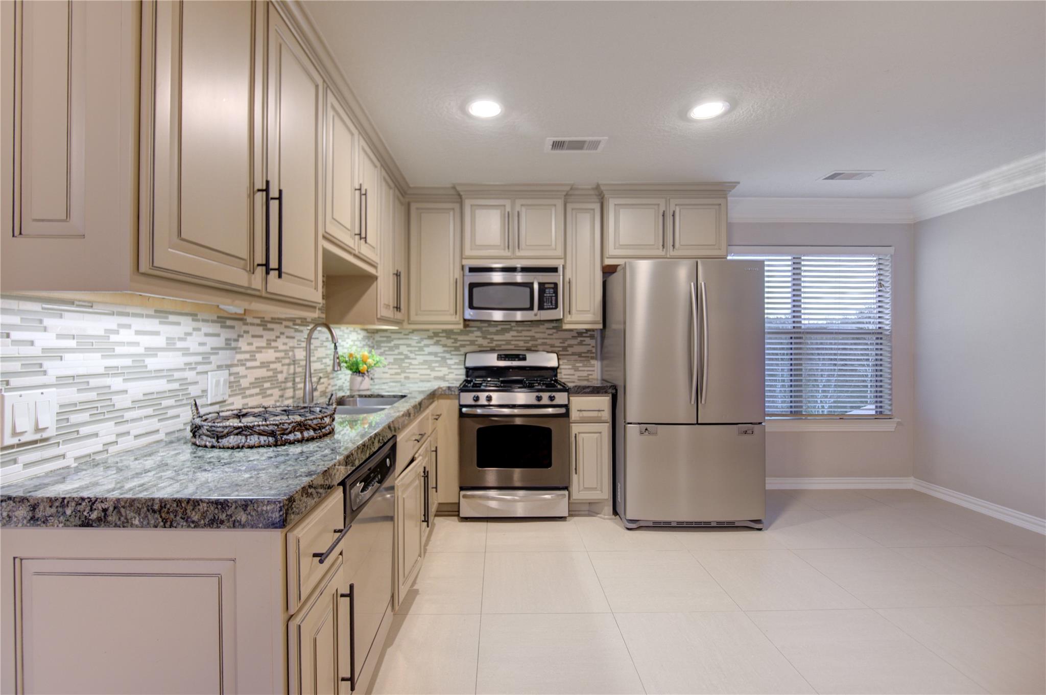 14014 Hampton Cove Drive