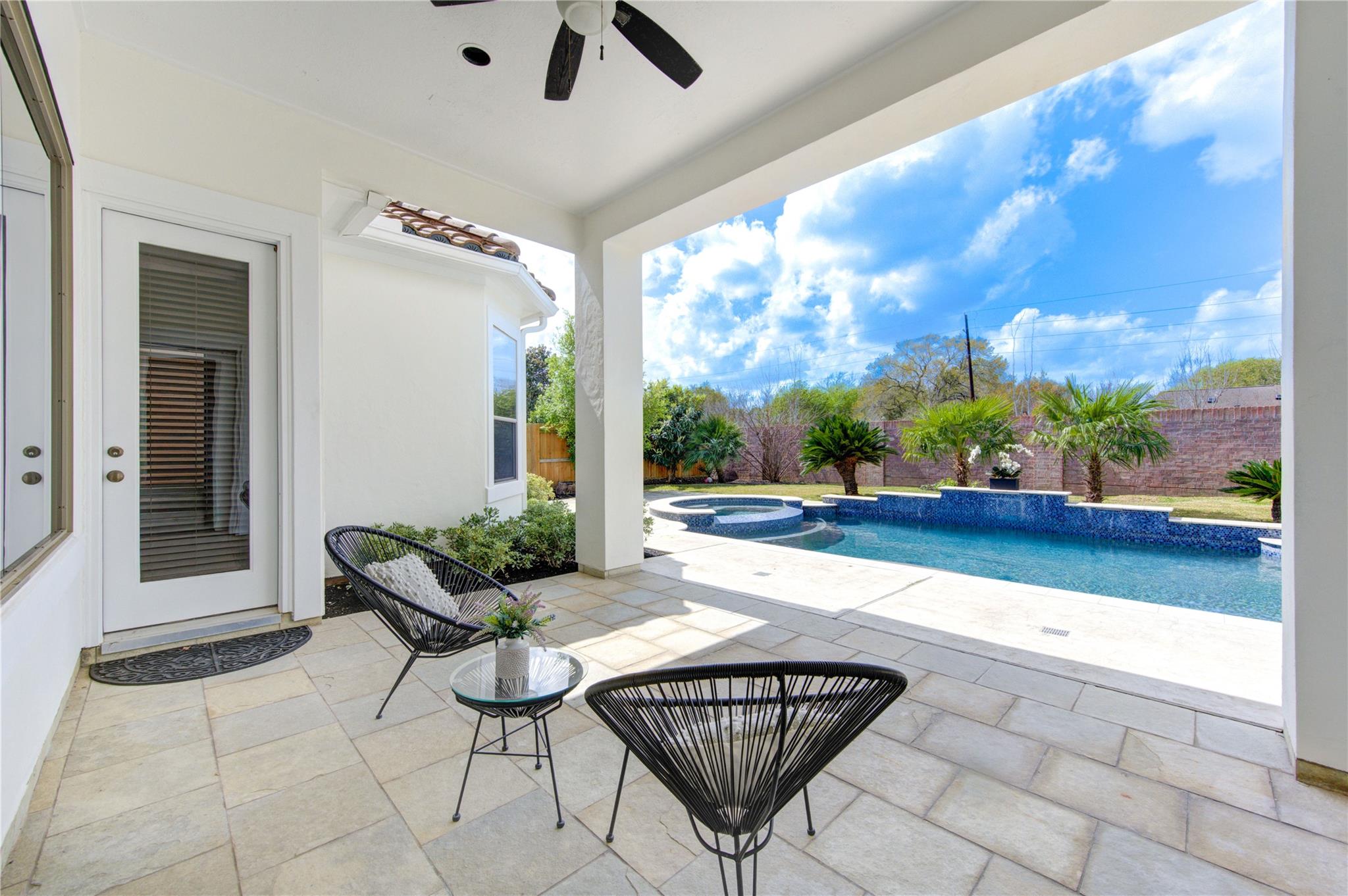 14014 Hampton Cove Drive
