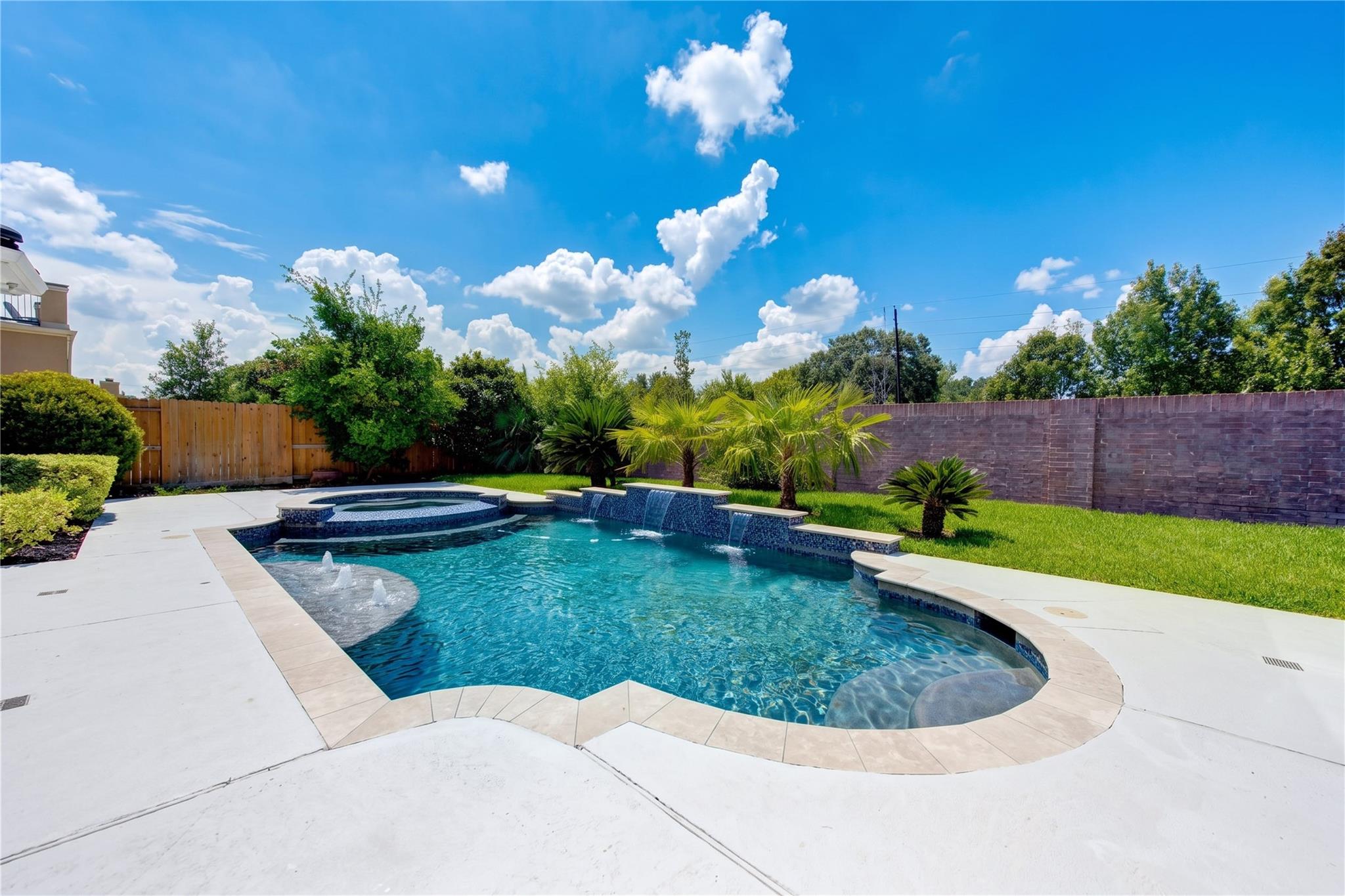14014 Hampton Cove Drive