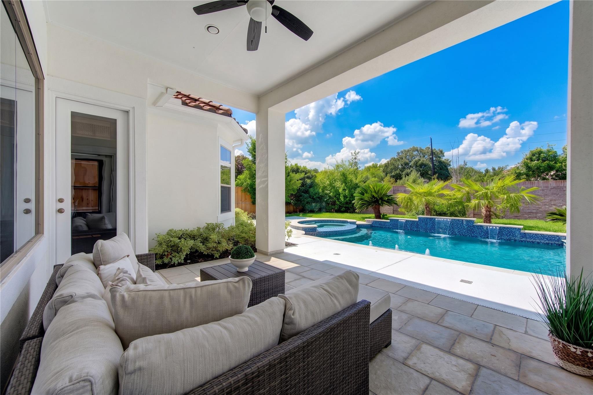 14014 Hampton Cove Drive