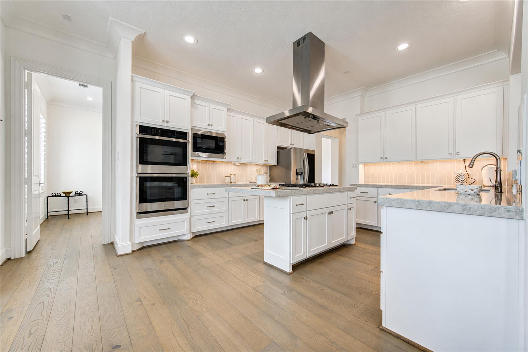 2330 Wyndam Heights Lane