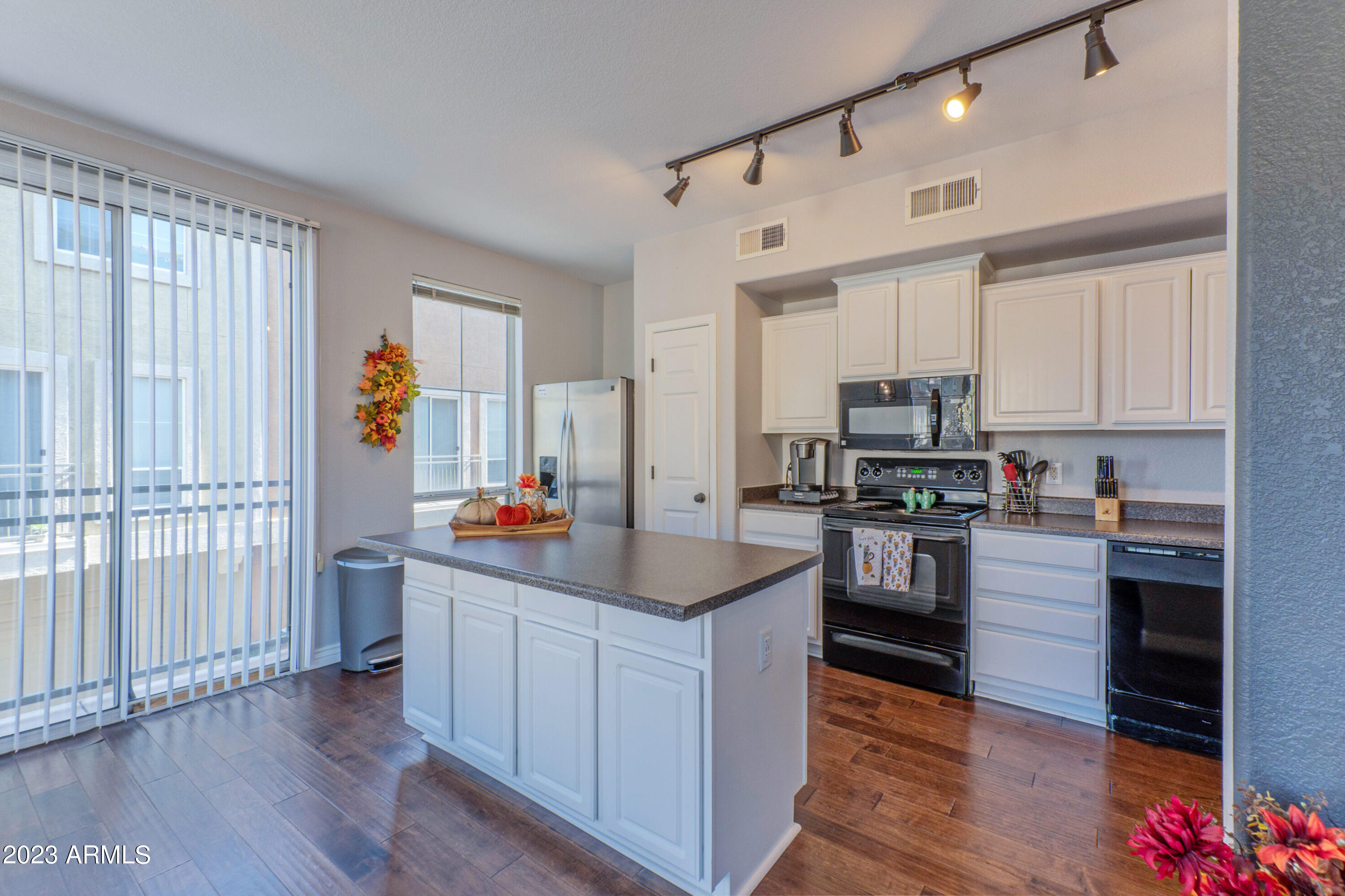 18250 N CAVE CREEK Road, 182