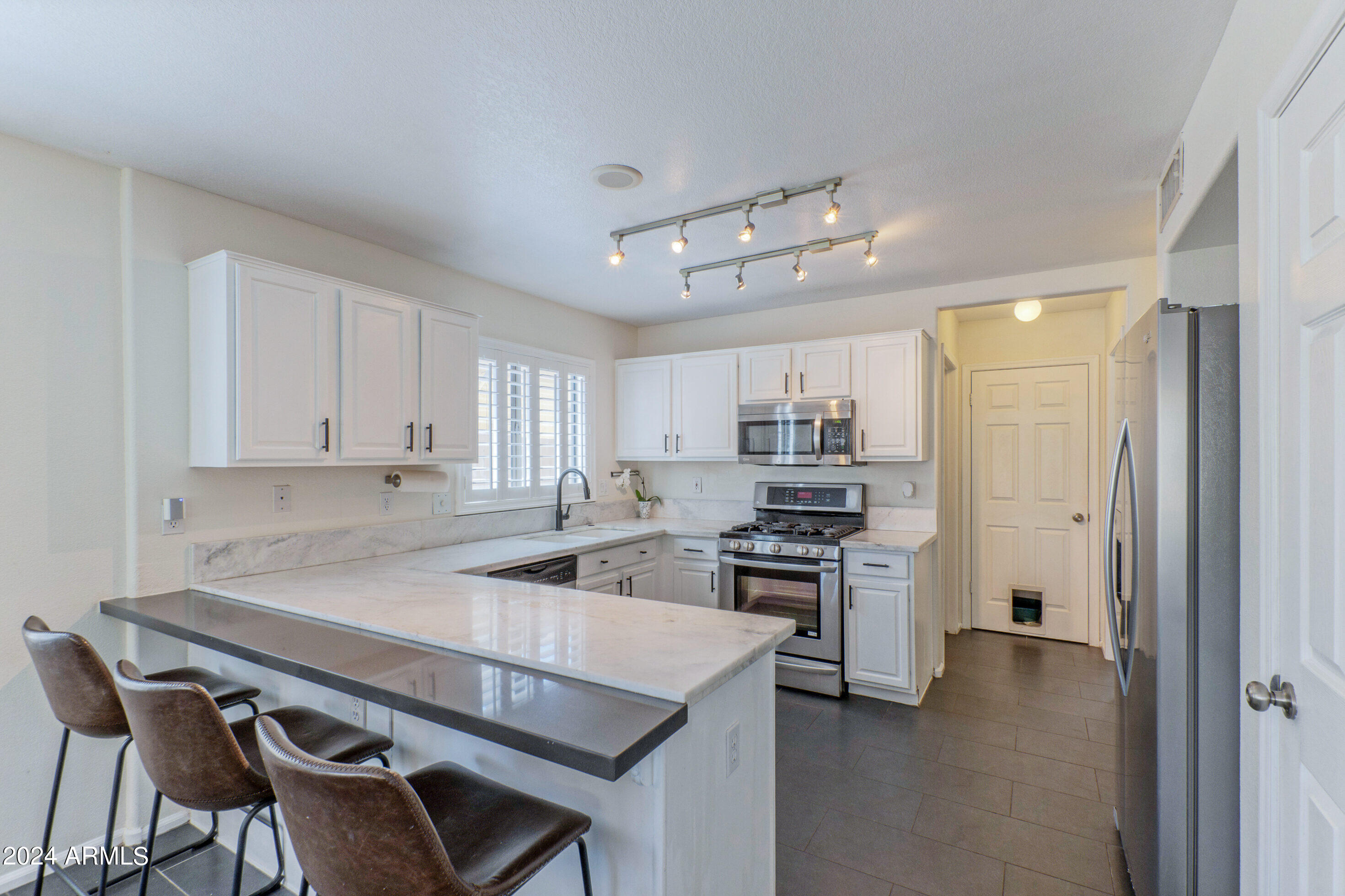 3328 E BLACKHAWK Drive