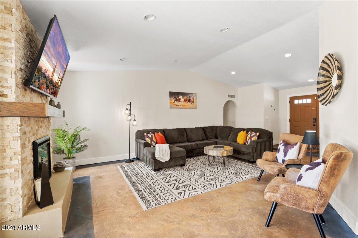 14239 N 42ND Place