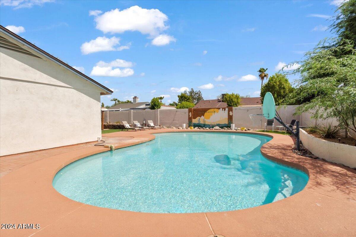 14239 N 42ND Place