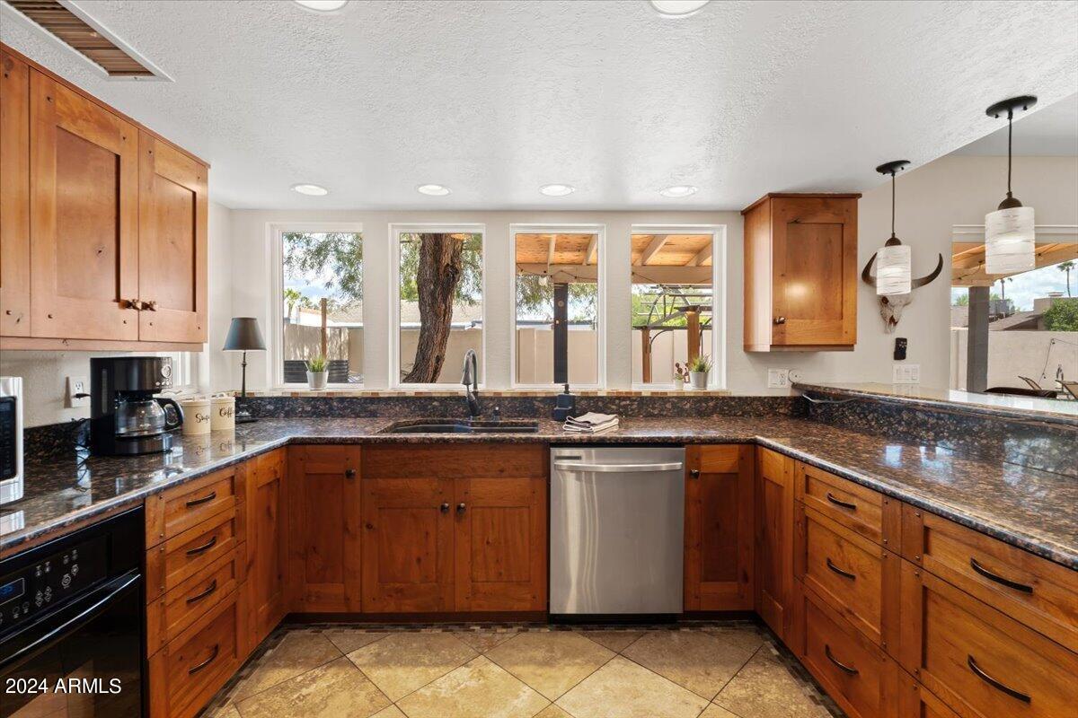 14239 N 42ND Place