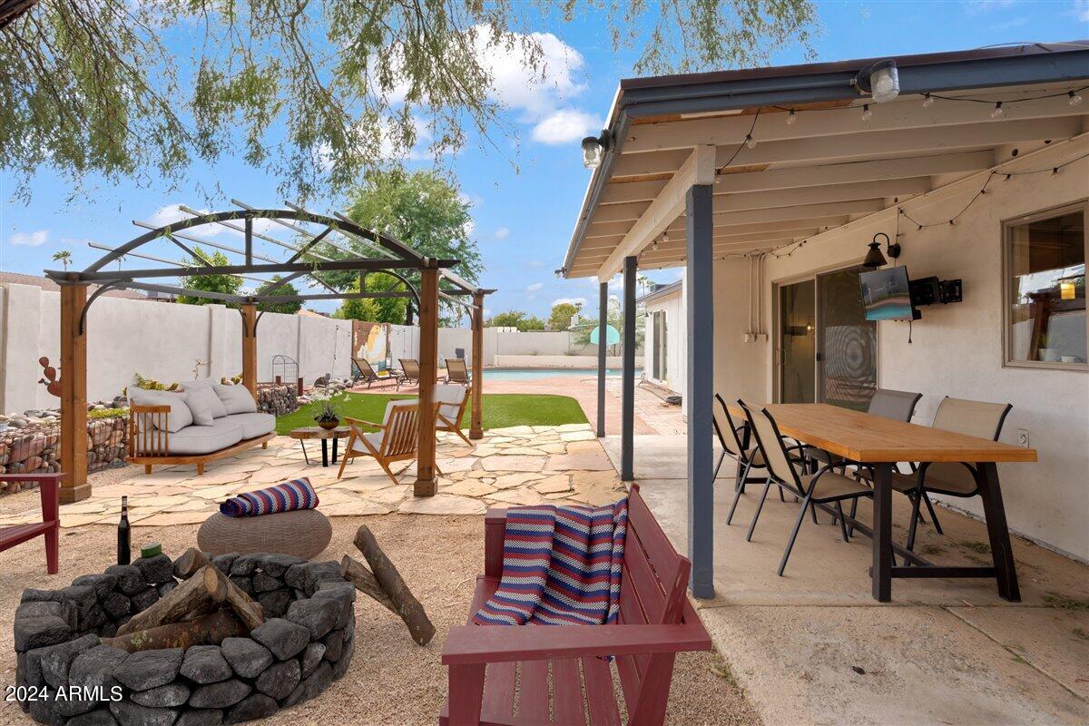 14239 N 42ND Place