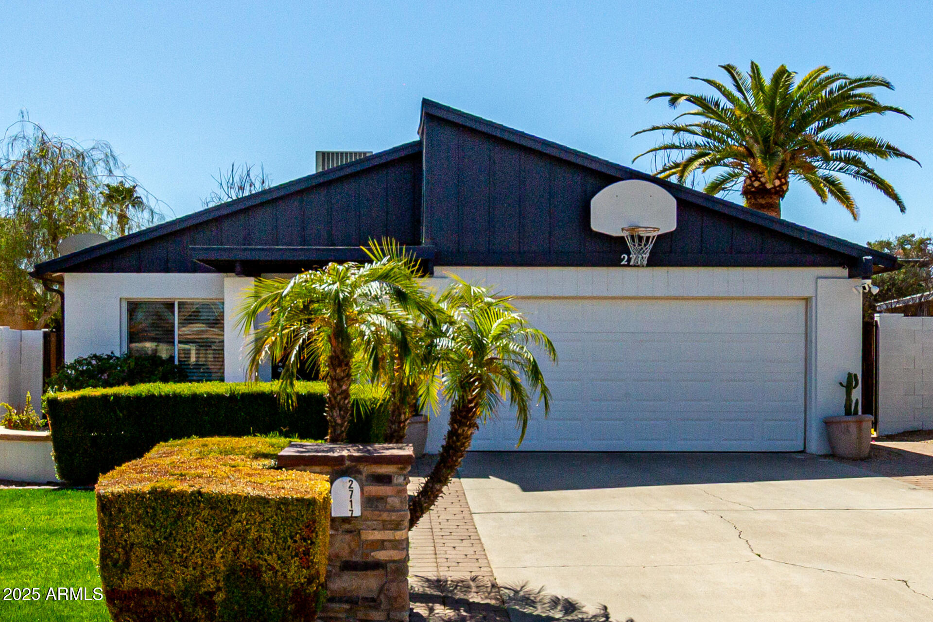 2717 E ASTER Drive