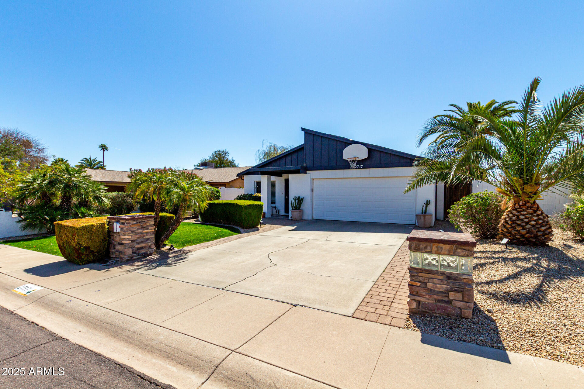 2717 E ASTER Drive