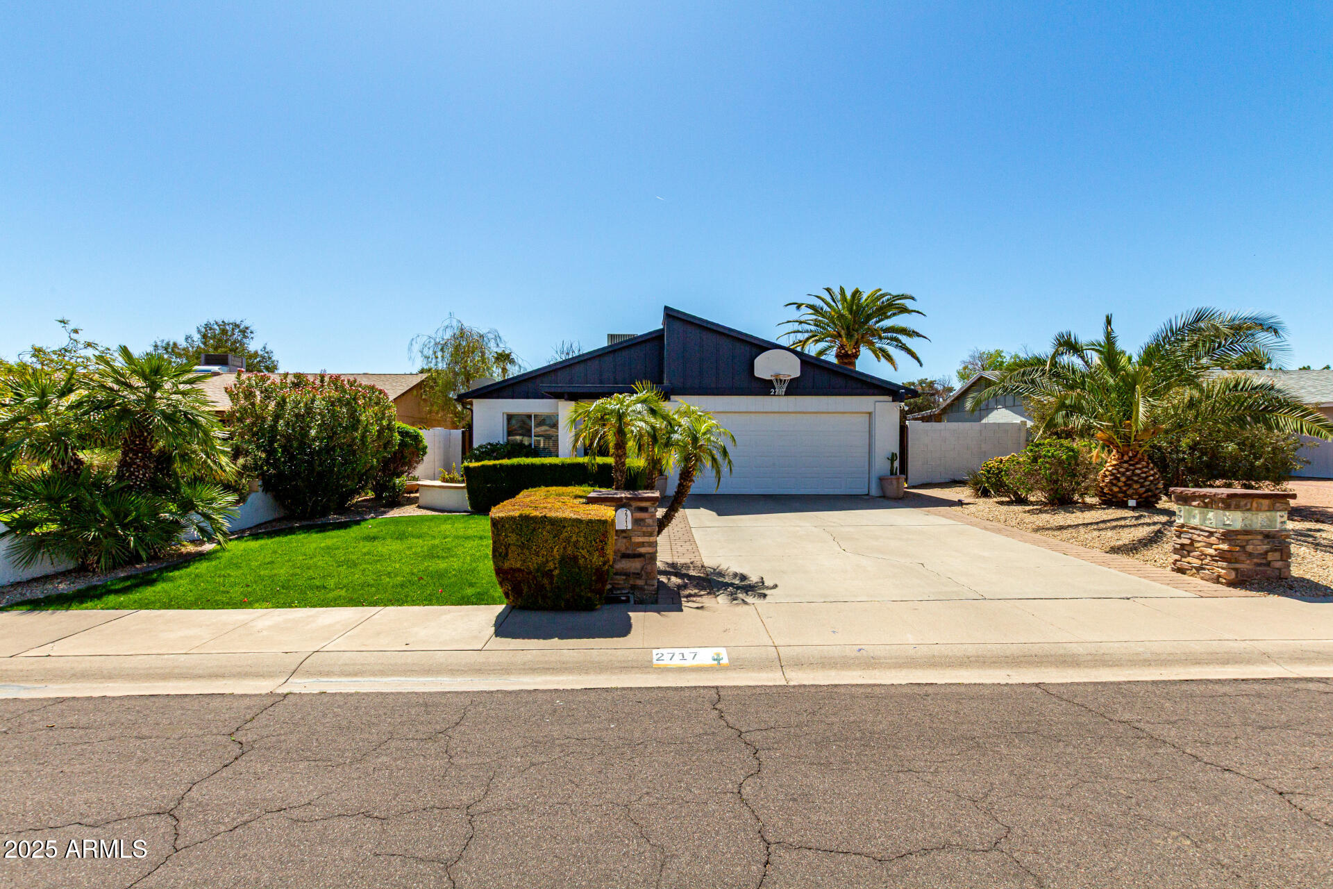 2717 E ASTER Drive