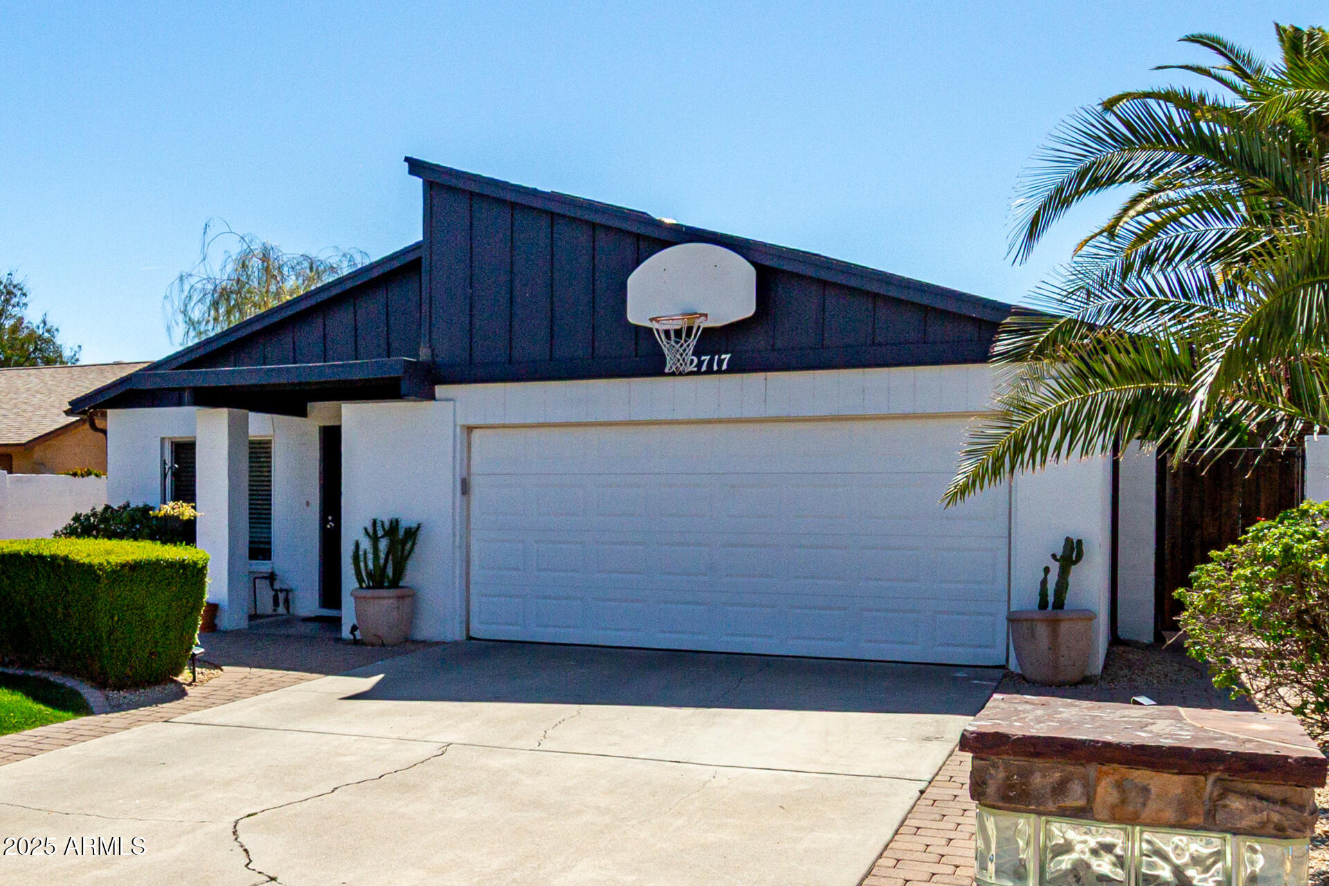 2717 E ASTER Drive