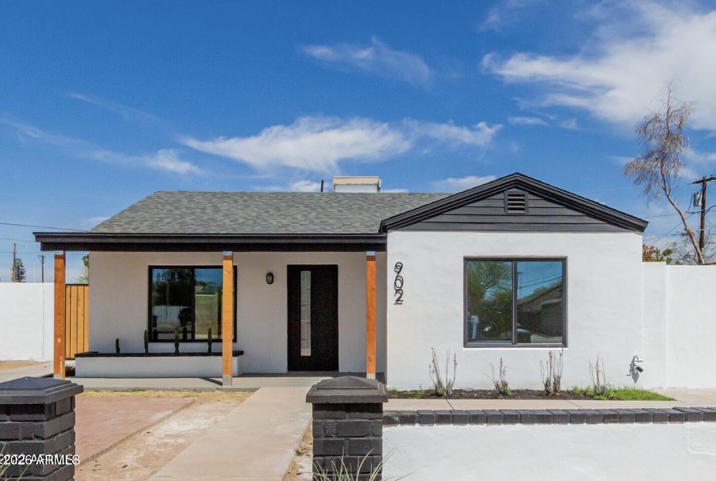 902 E FAIRMOUNT Avenue