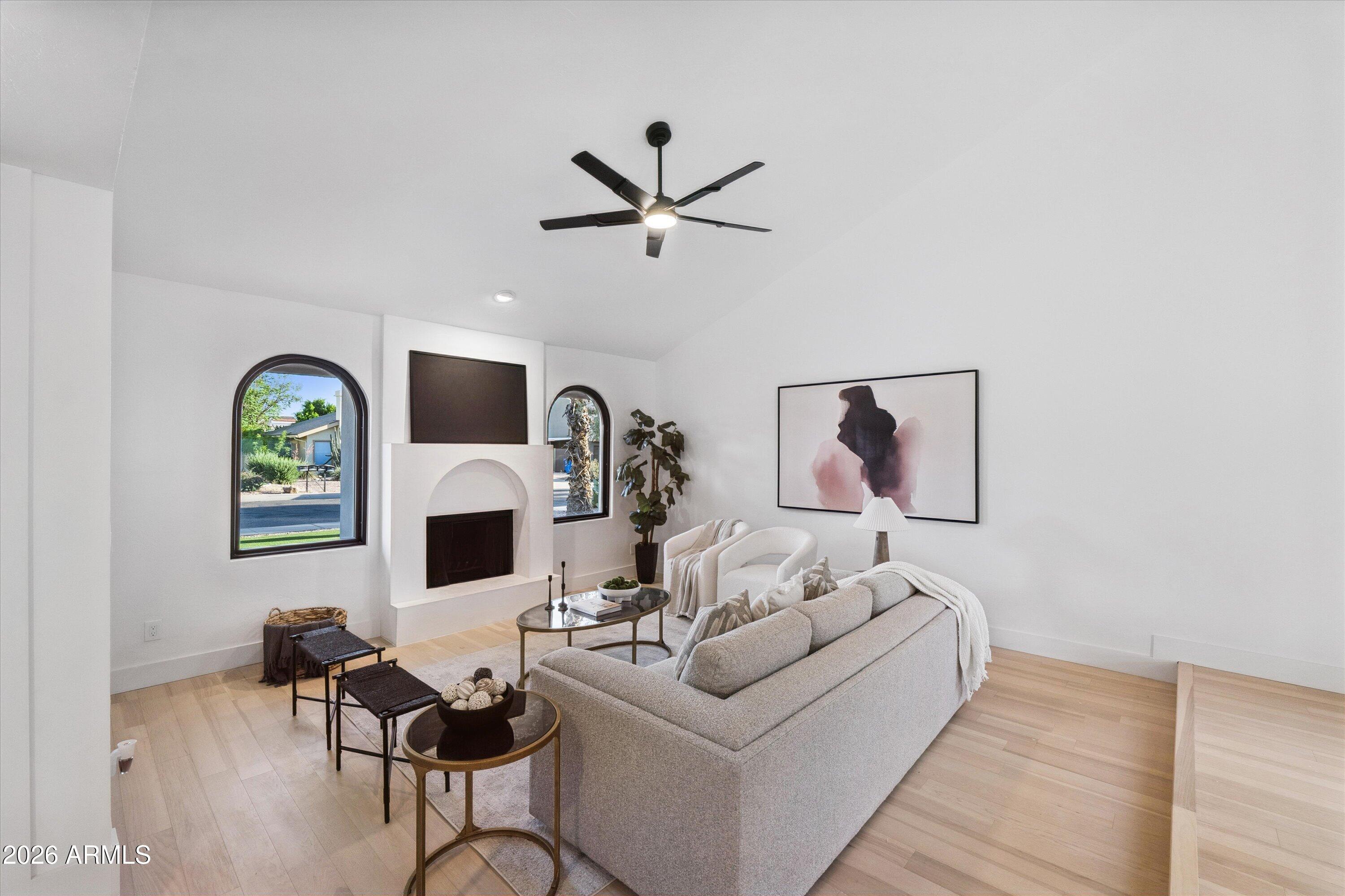 5518 E ROANOKE Avenue
